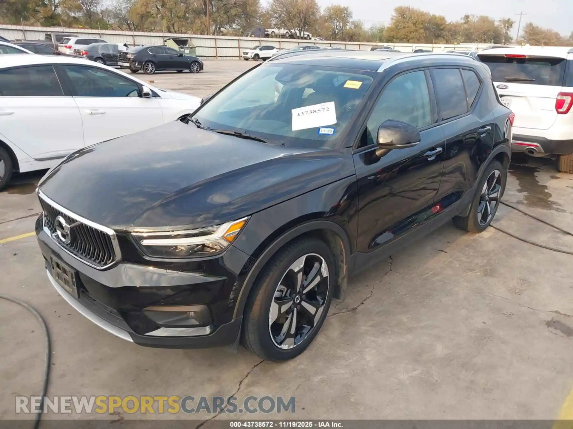 2 Photograph of a damaged car YV4162UKXM2455746 VOLVO XC40 2021