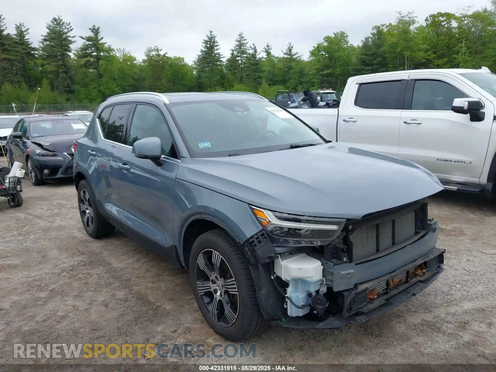 1 Photograph of a damaged car YV4162UL2M2432602 VOLVO XC40 2021