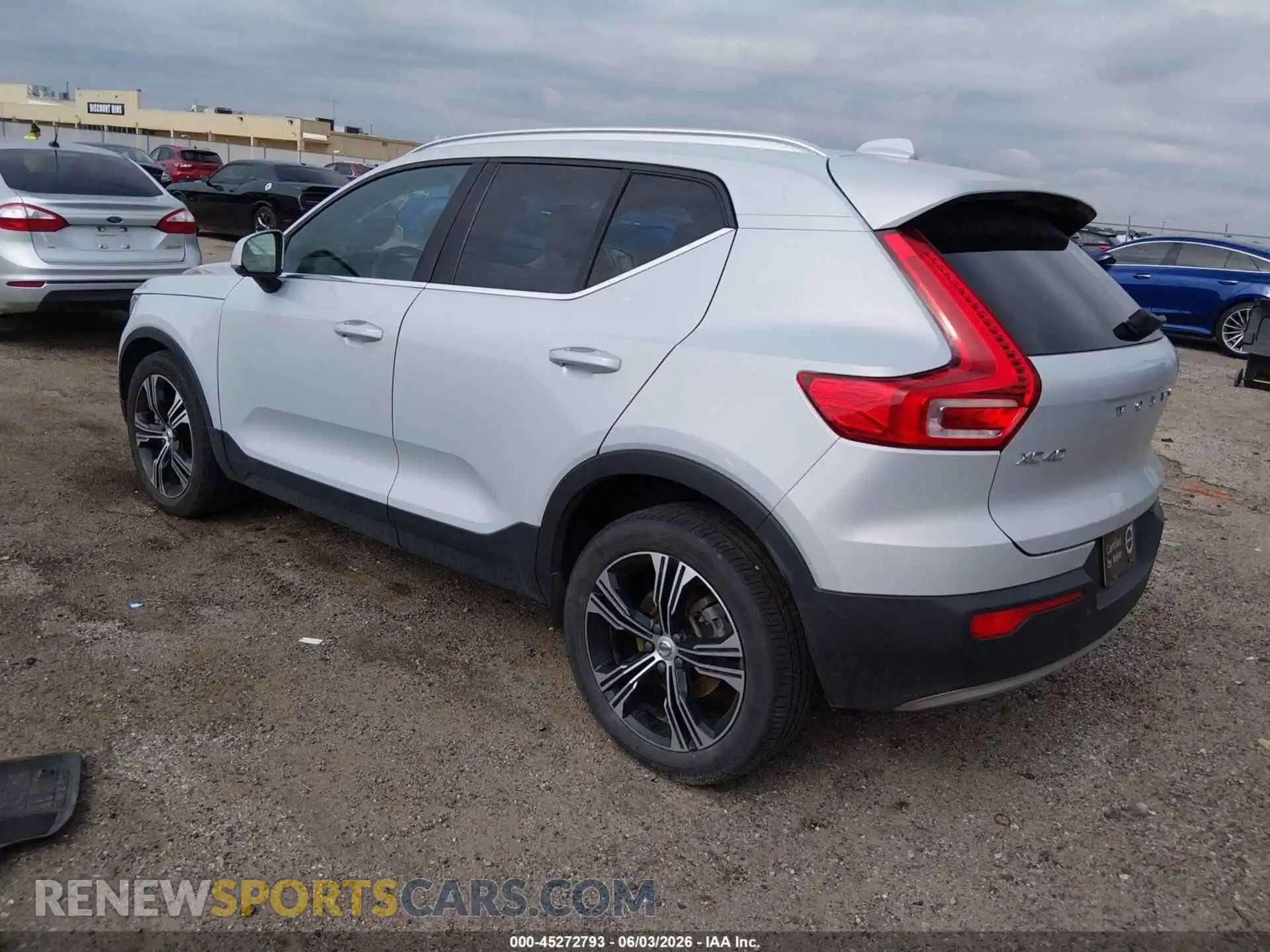 3 Photograph of a damaged car YV4162UL2M2577851 VOLVO XC40 2021