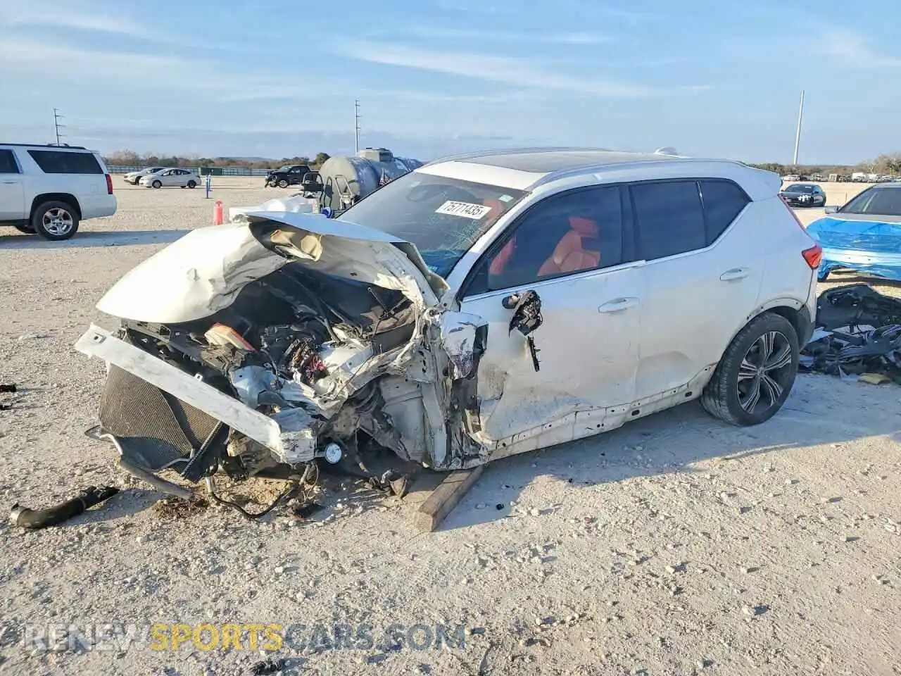 1 Photograph of a damaged car YV4162UL3M2549038 VOLVO XC40 2021