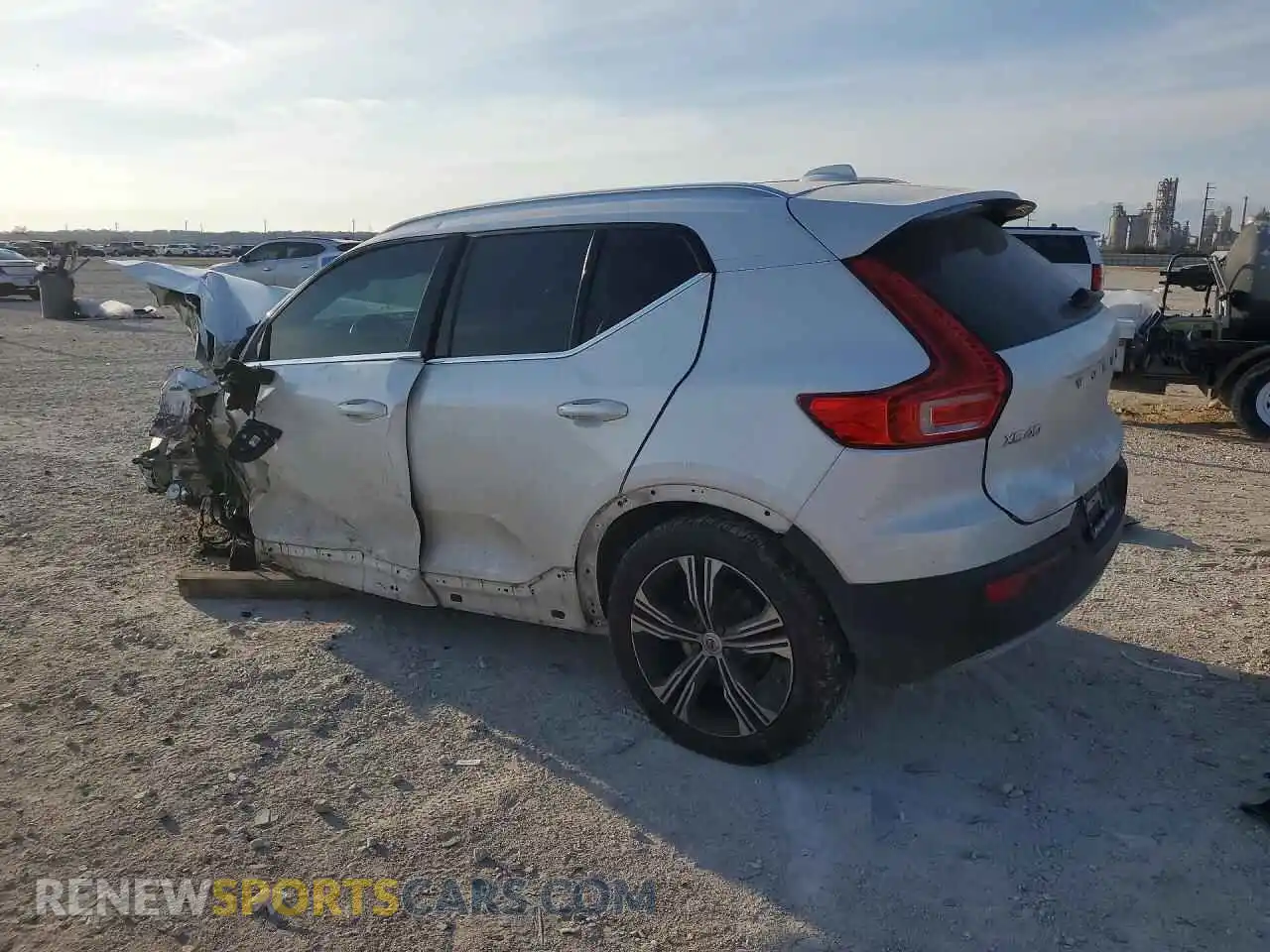 2 Photograph of a damaged car YV4162UL3M2549038 VOLVO XC40 2021