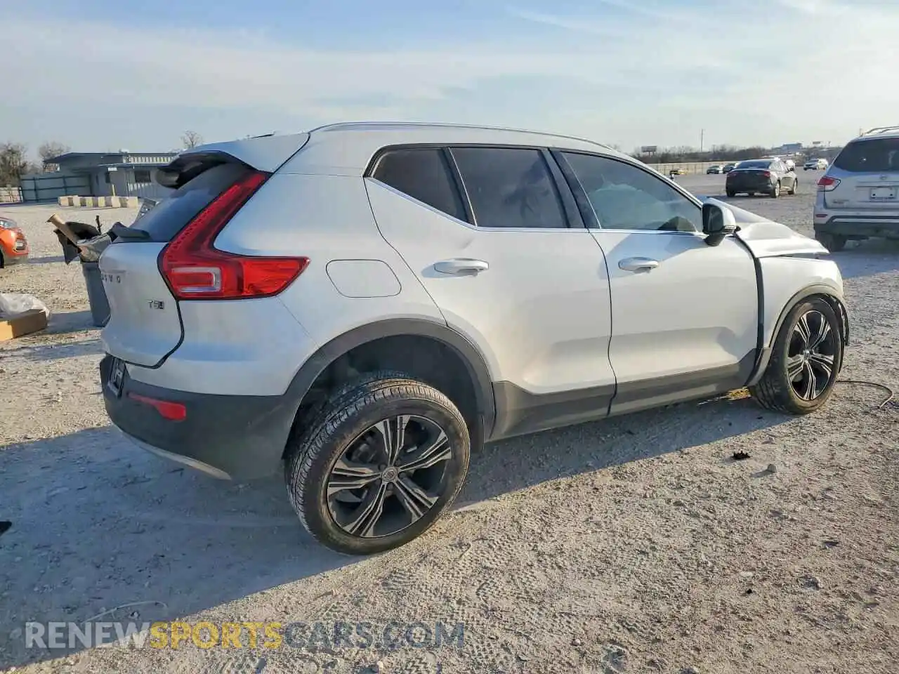 3 Photograph of a damaged car YV4162UL3M2549038 VOLVO XC40 2021