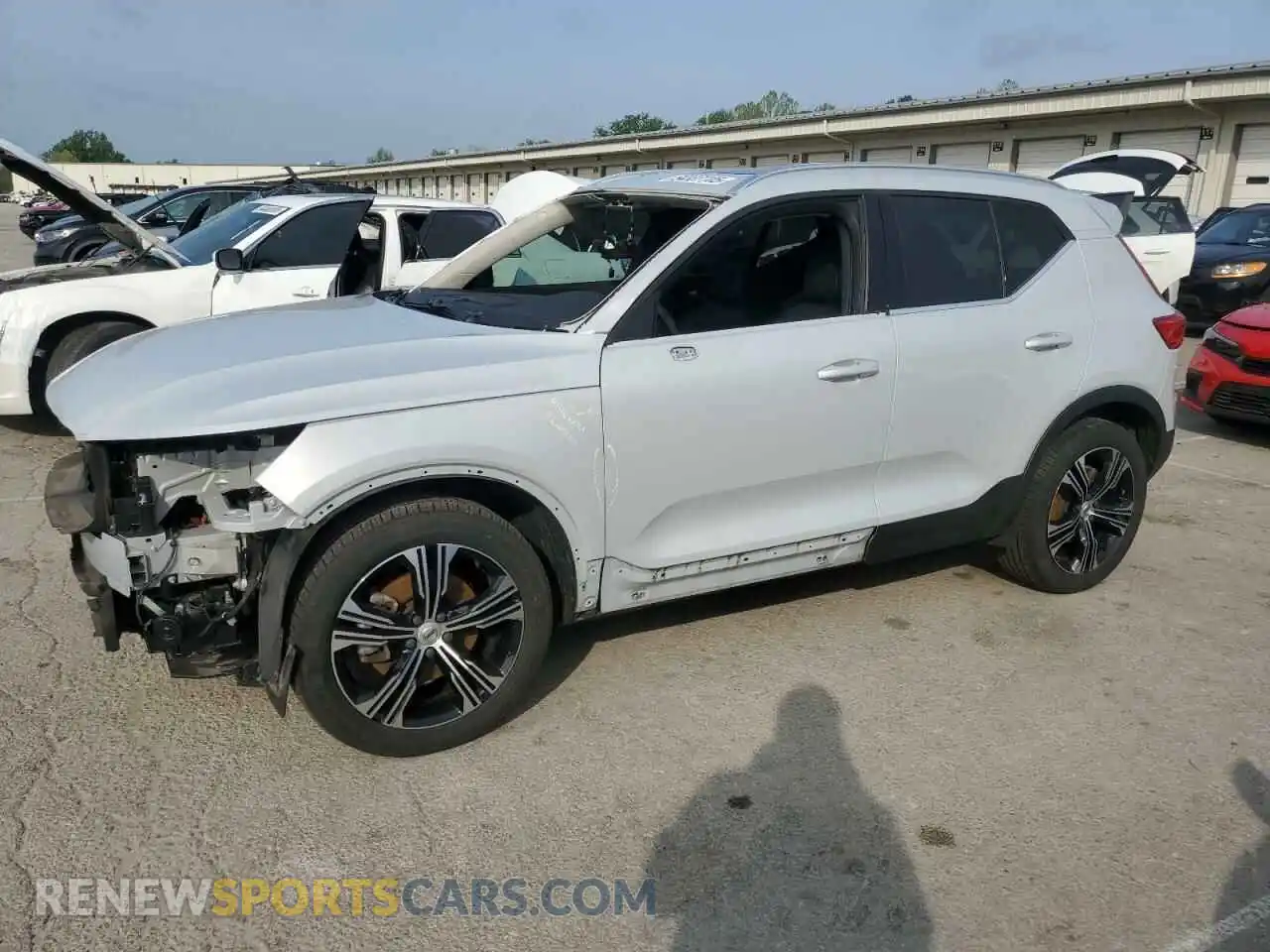 1 Photograph of a damaged car YV4162UL4M2459364 VOLVO XC40 2021