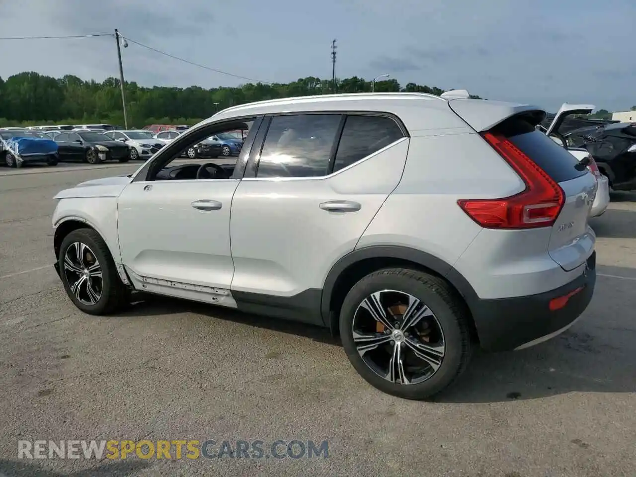 2 Photograph of a damaged car YV4162UL4M2459364 VOLVO XC40 2021