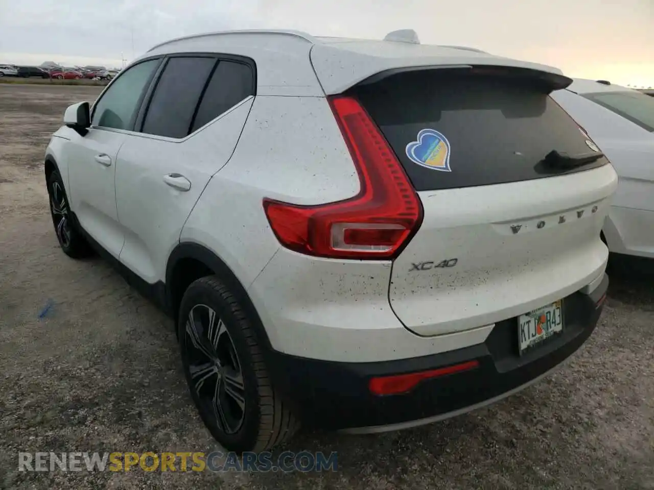 3 Photograph of a damaged car YV4162UL5M2553754 VOLVO XC40 2021