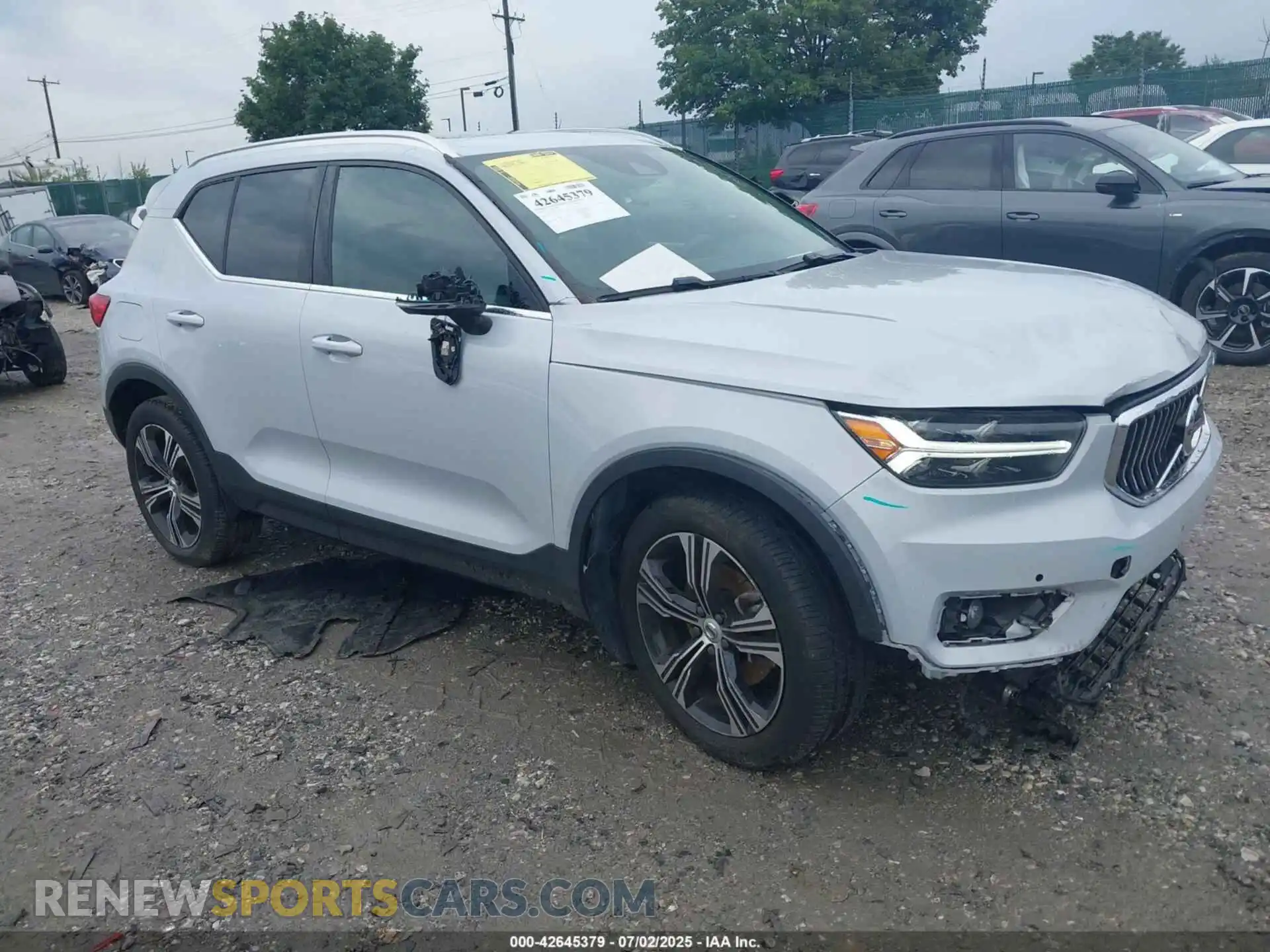 1 Photograph of a damaged car YV4162UL6M2476490 VOLVO XC40 2021