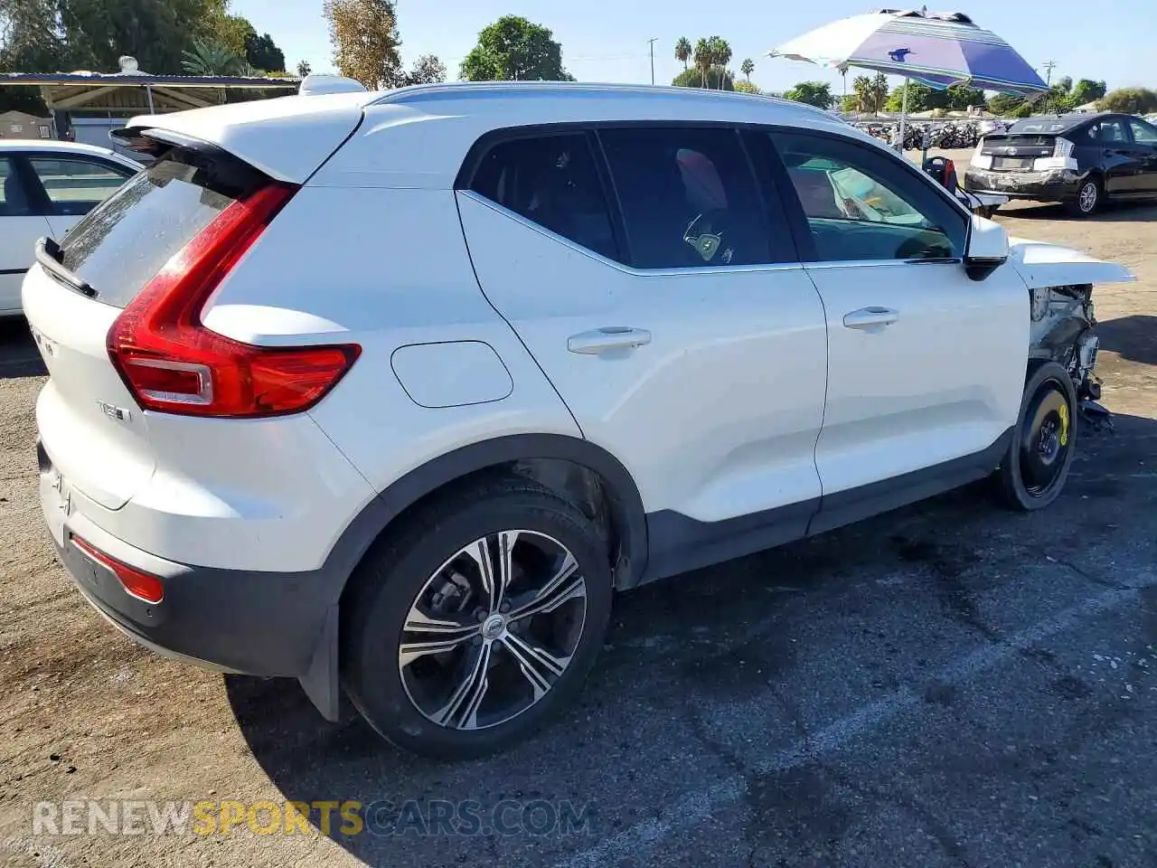 3 Photograph of a damaged car YV4162UL6M2523629 VOLVO XC40 2021
