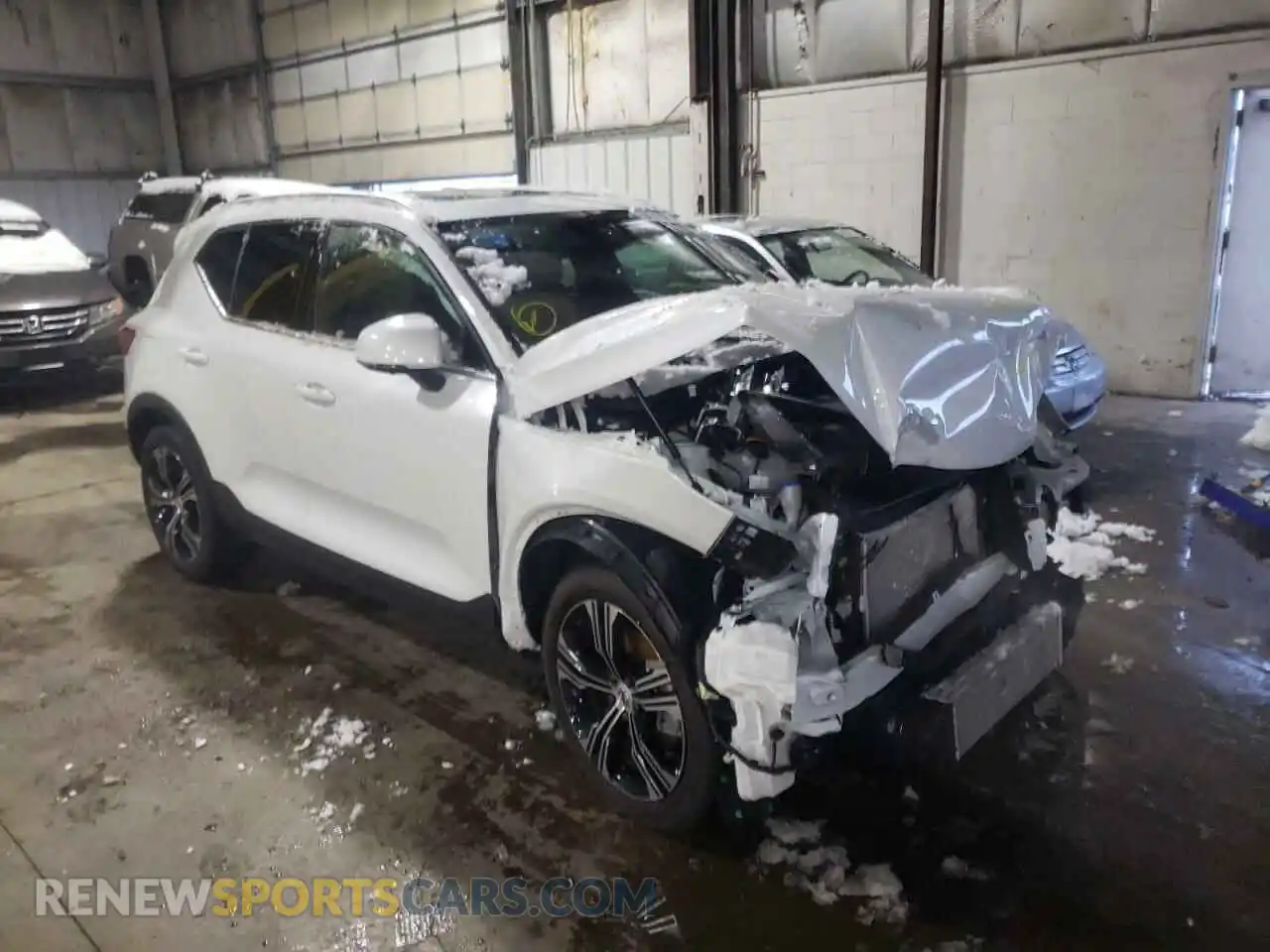 1 Photograph of a damaged car YV4162UL6M2569641 VOLVO XC40 2021