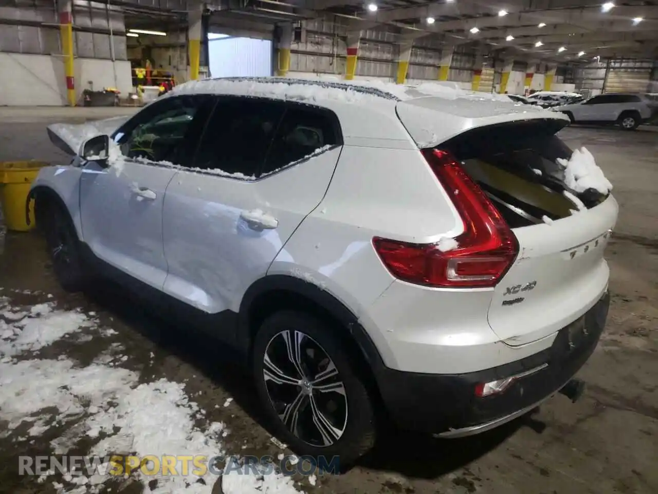 3 Photograph of a damaged car YV4162UL6M2569641 VOLVO XC40 2021