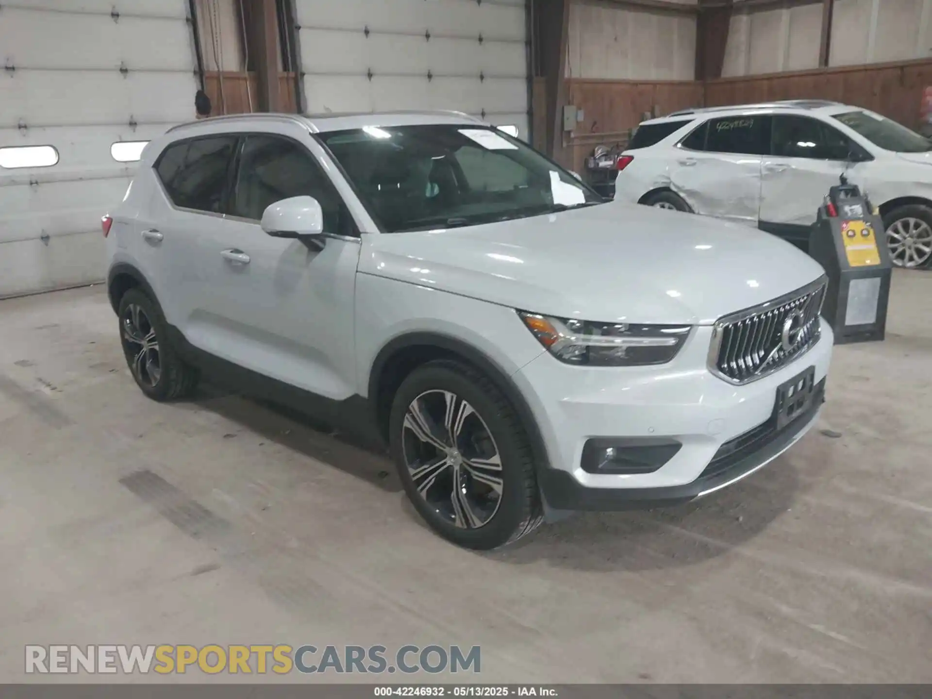 1 Photograph of a damaged car YV4162UL7M2432305 VOLVO XC40 2021