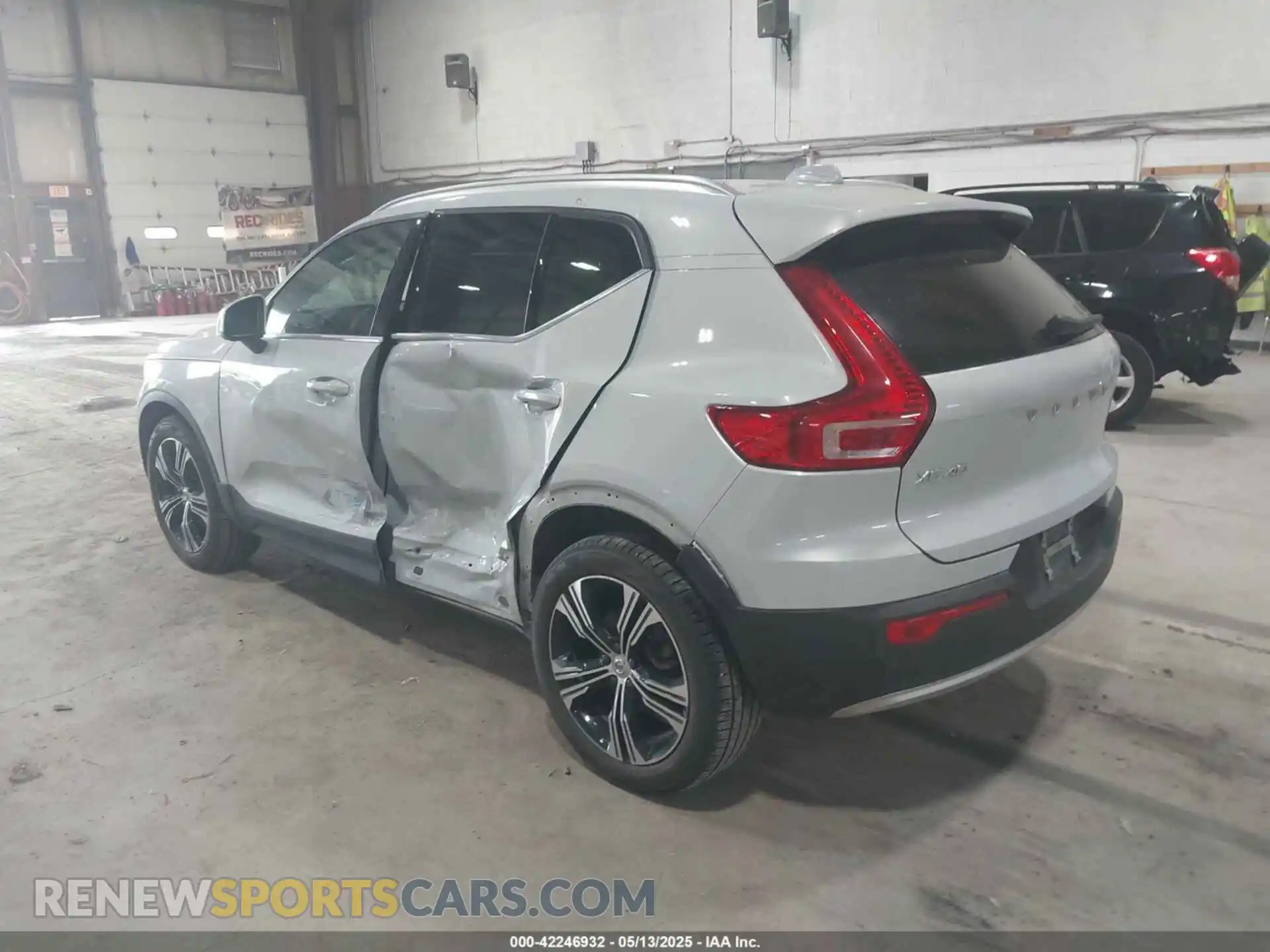 3 Photograph of a damaged car YV4162UL7M2432305 VOLVO XC40 2021