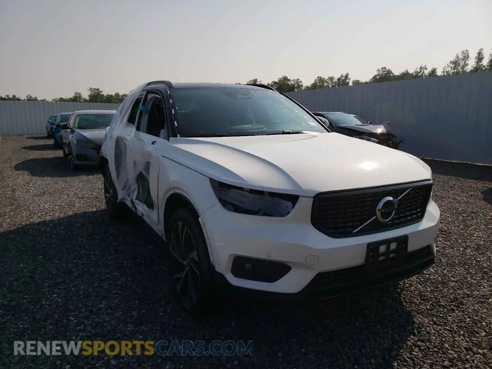 1 Photograph of a damaged car YV4162UM0M2482892 VOLVO XC40 2021