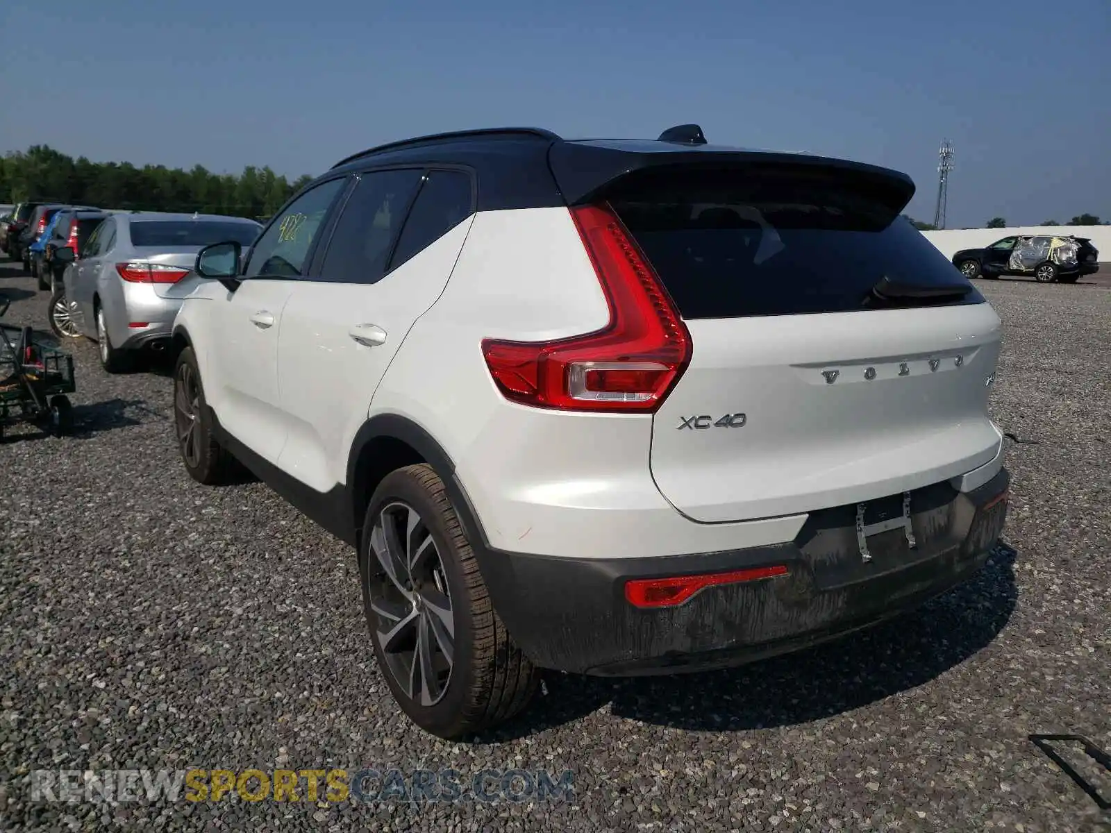 3 Photograph of a damaged car YV4162UM0M2482892 VOLVO XC40 2021
