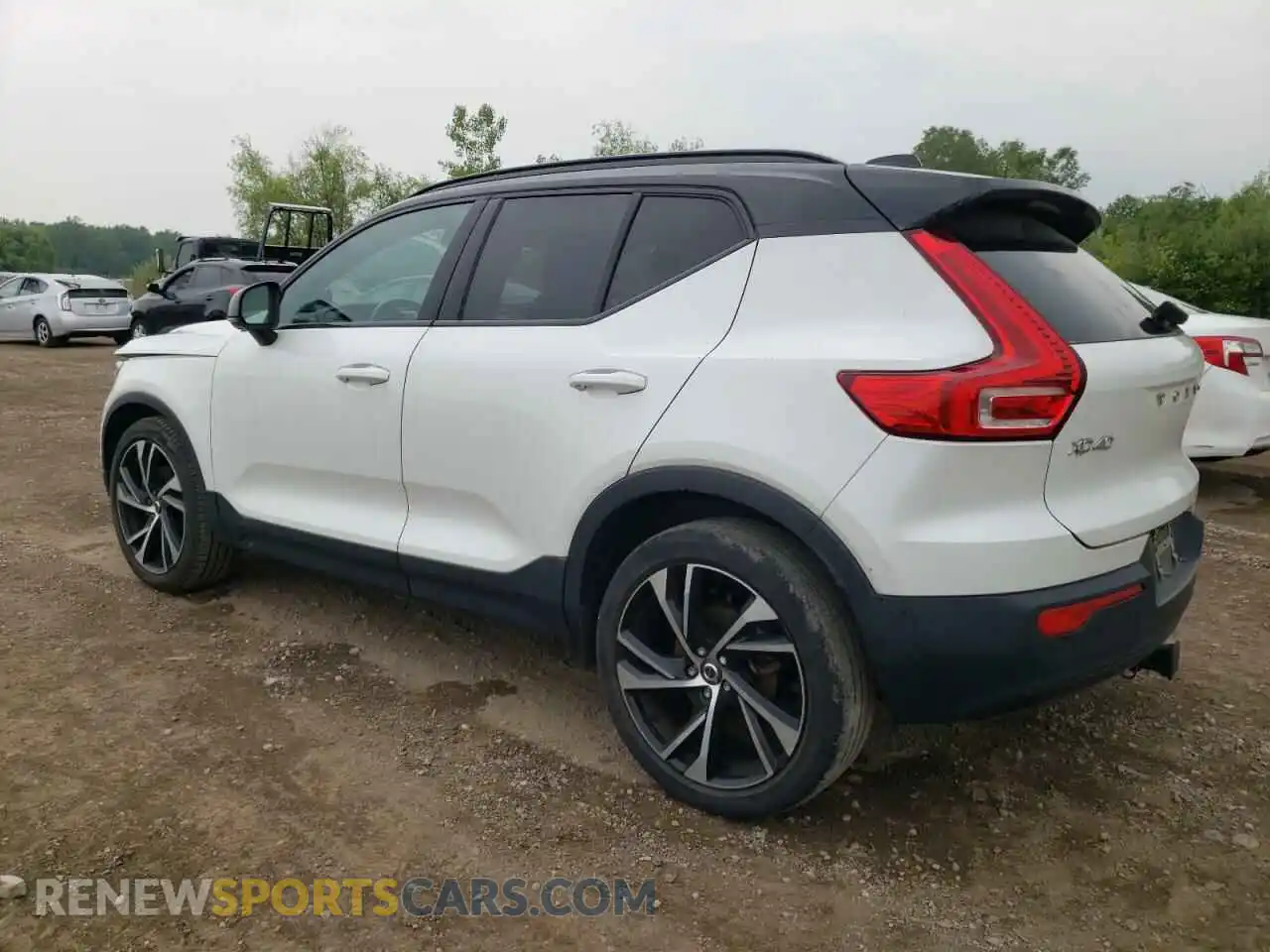 2 Photograph of a damaged car YV4162UM0M2589490 VOLVO XC40 2021