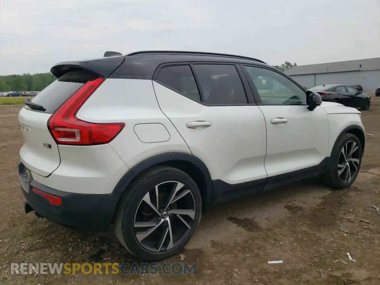 3 Photograph of a damaged car YV4162UM0M2589490 VOLVO XC40 2021