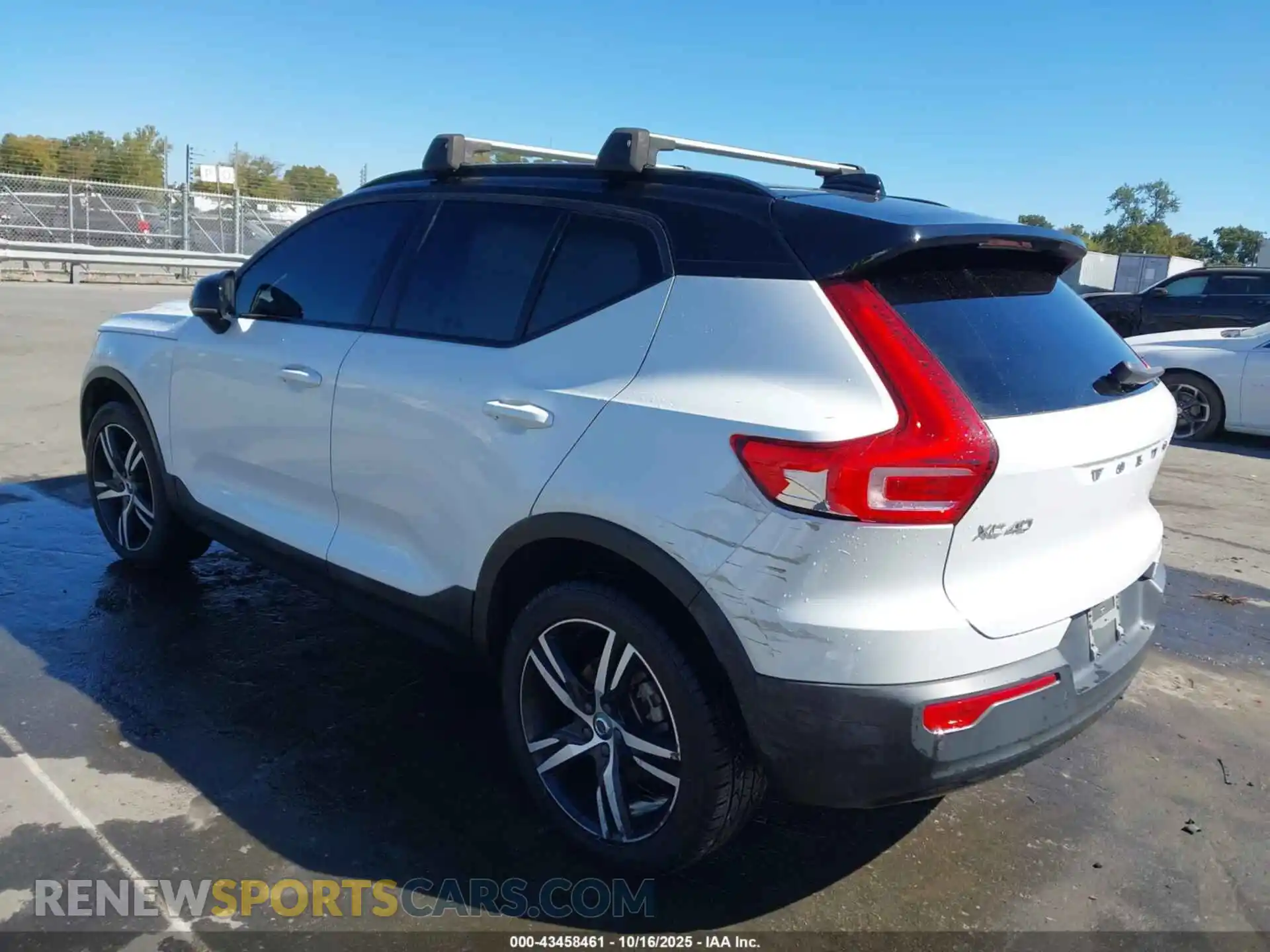 3 Фотография поврежденного автомобиля YV4162UM1M2404976 VOLVO XC40 2021