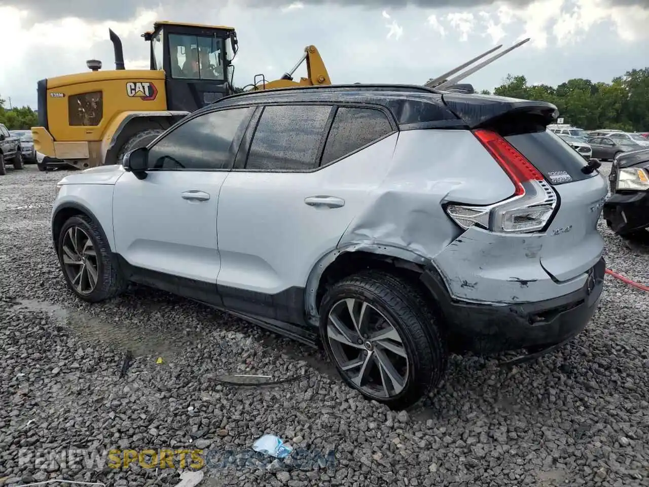 2 Photograph of a damaged car YV4162UM2M2427912 VOLVO XC40 2021