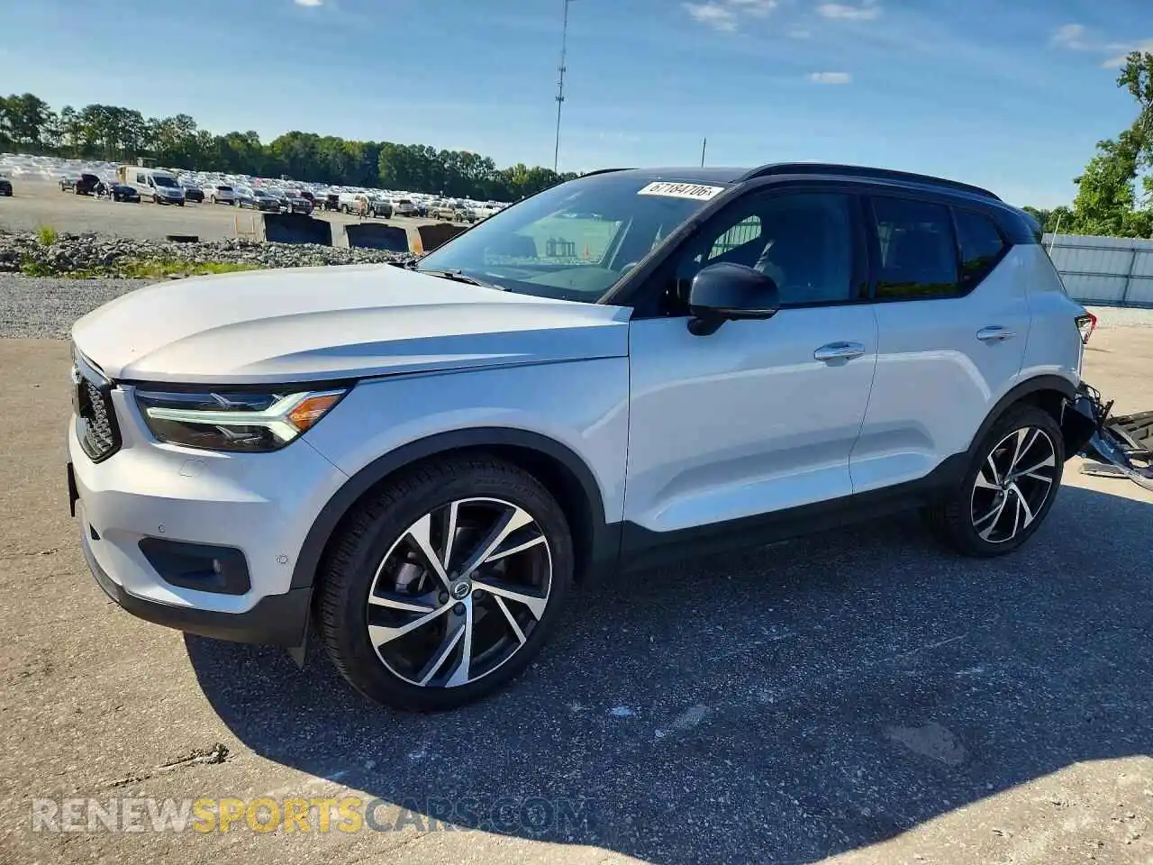 1 Photograph of a damaged car YV4162UM2M2592858 VOLVO XC40 2021