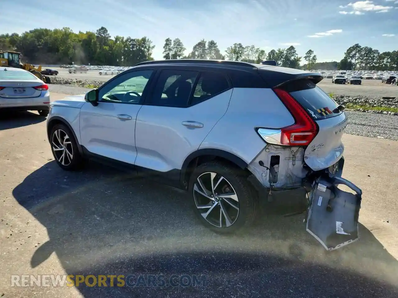 2 Photograph of a damaged car YV4162UM2M2592858 VOLVO XC40 2021