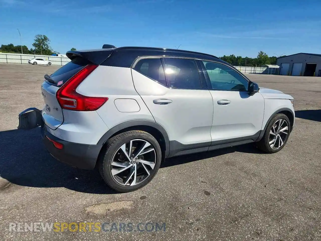 3 Photograph of a damaged car YV4162UM2M2592858 VOLVO XC40 2021