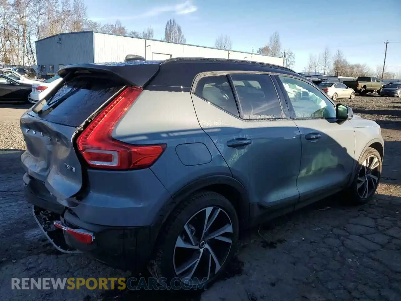 3 Photograph of a damaged car YV4162UM3M2498584 VOLVO XC40 2021