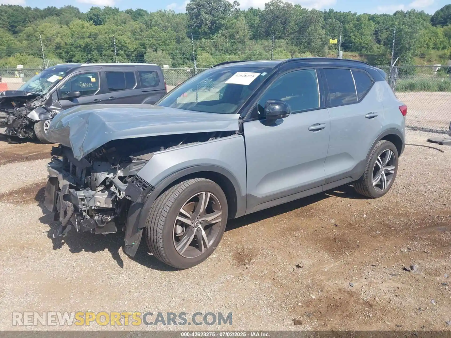 2 Photograph of a damaged car YV4162UM3M2600997 VOLVO XC40 2021
