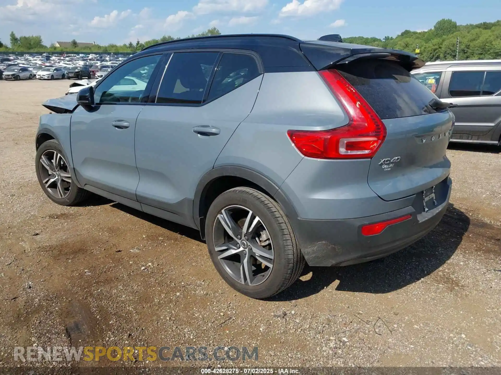3 Photograph of a damaged car YV4162UM3M2600997 VOLVO XC40 2021