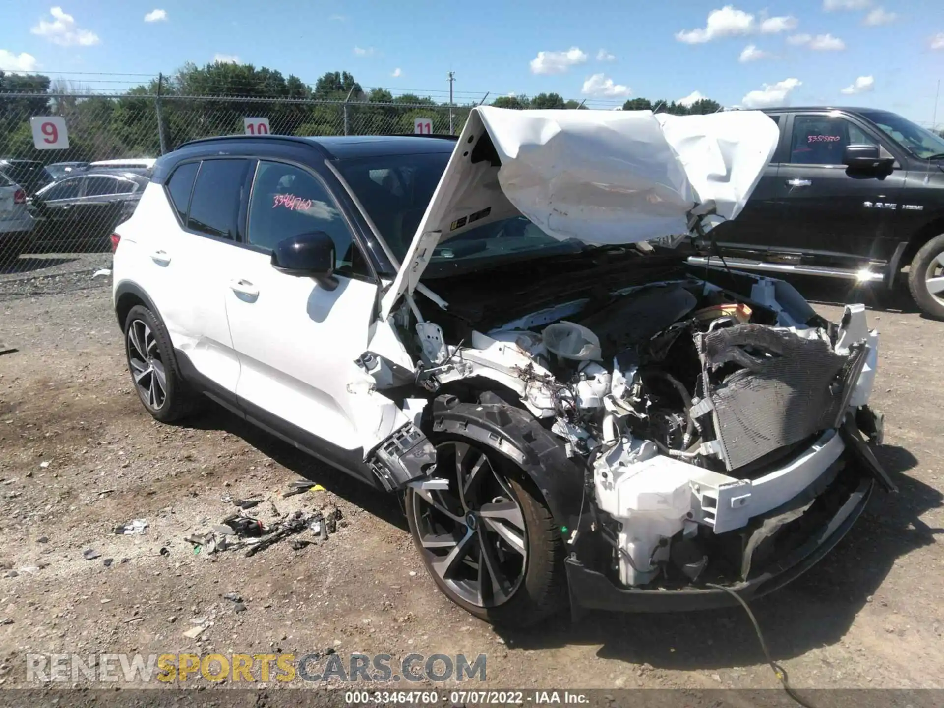 1 Photograph of a damaged car YV4162UM4M2409492 VOLVO XC40 2021