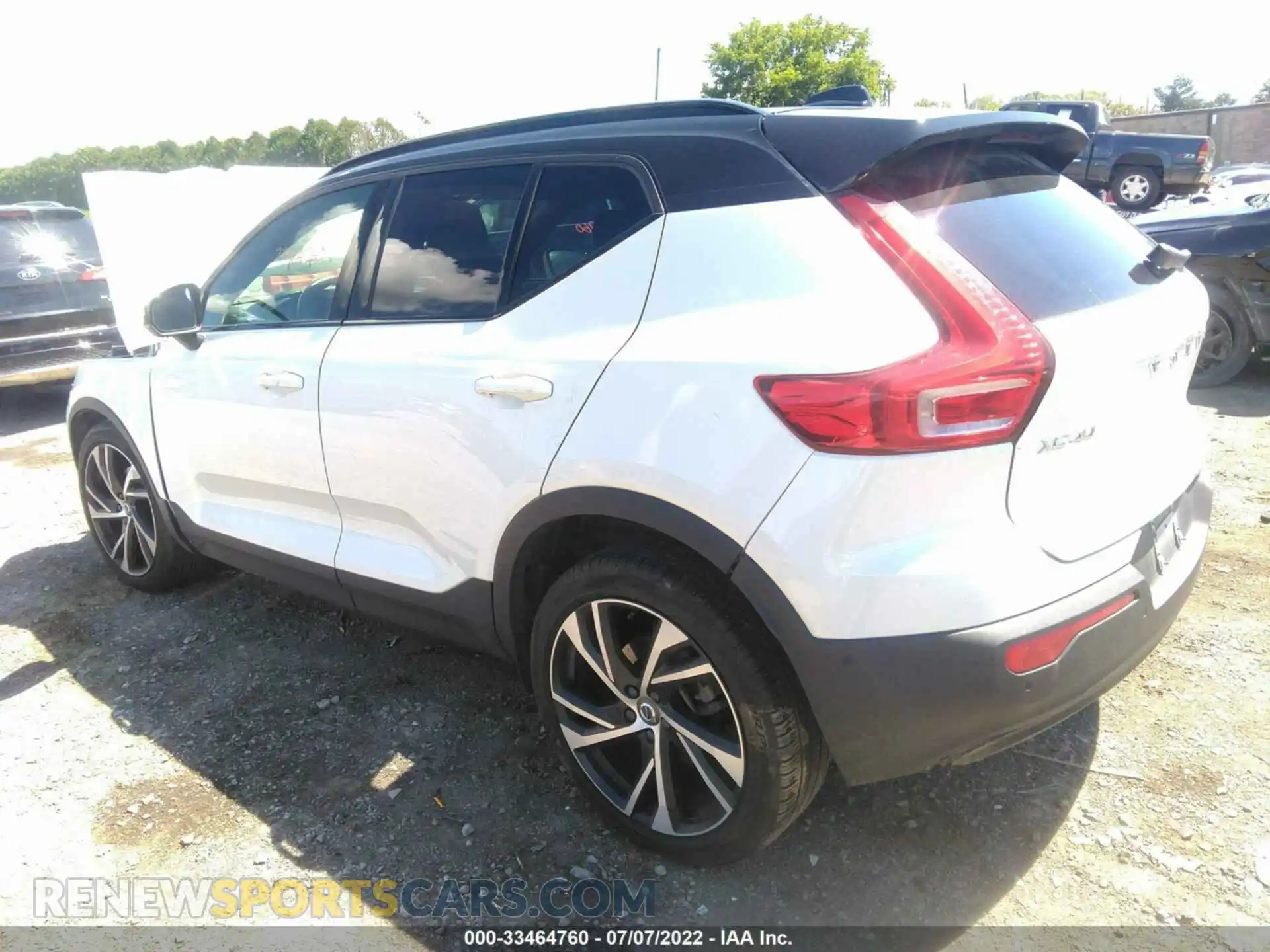 3 Photograph of a damaged car YV4162UM4M2409492 VOLVO XC40 2021