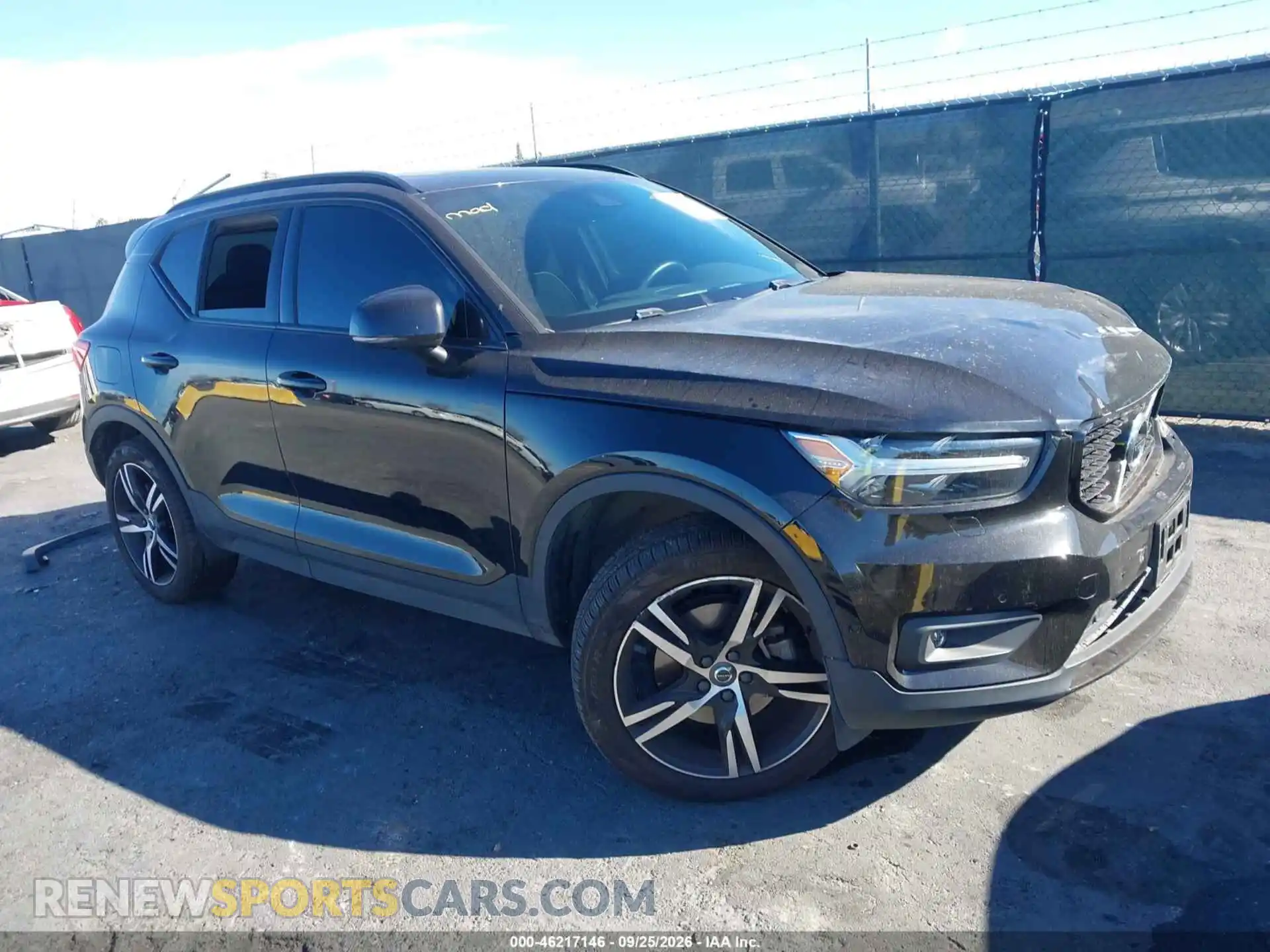 1 Photograph of a damaged car YV4162UM4M2477078 VOLVO XC40 2021