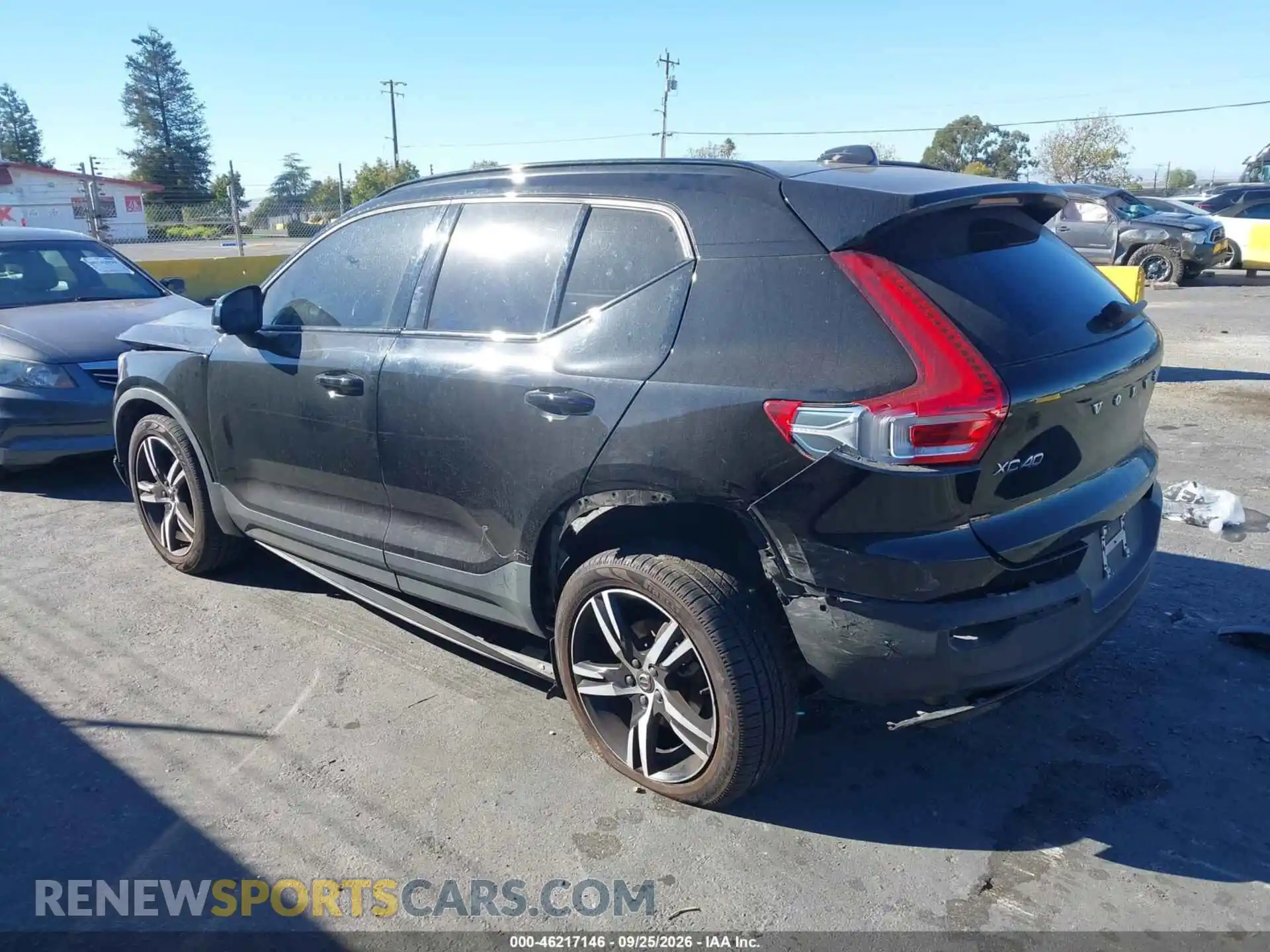 3 Photograph of a damaged car YV4162UM4M2477078 VOLVO XC40 2021