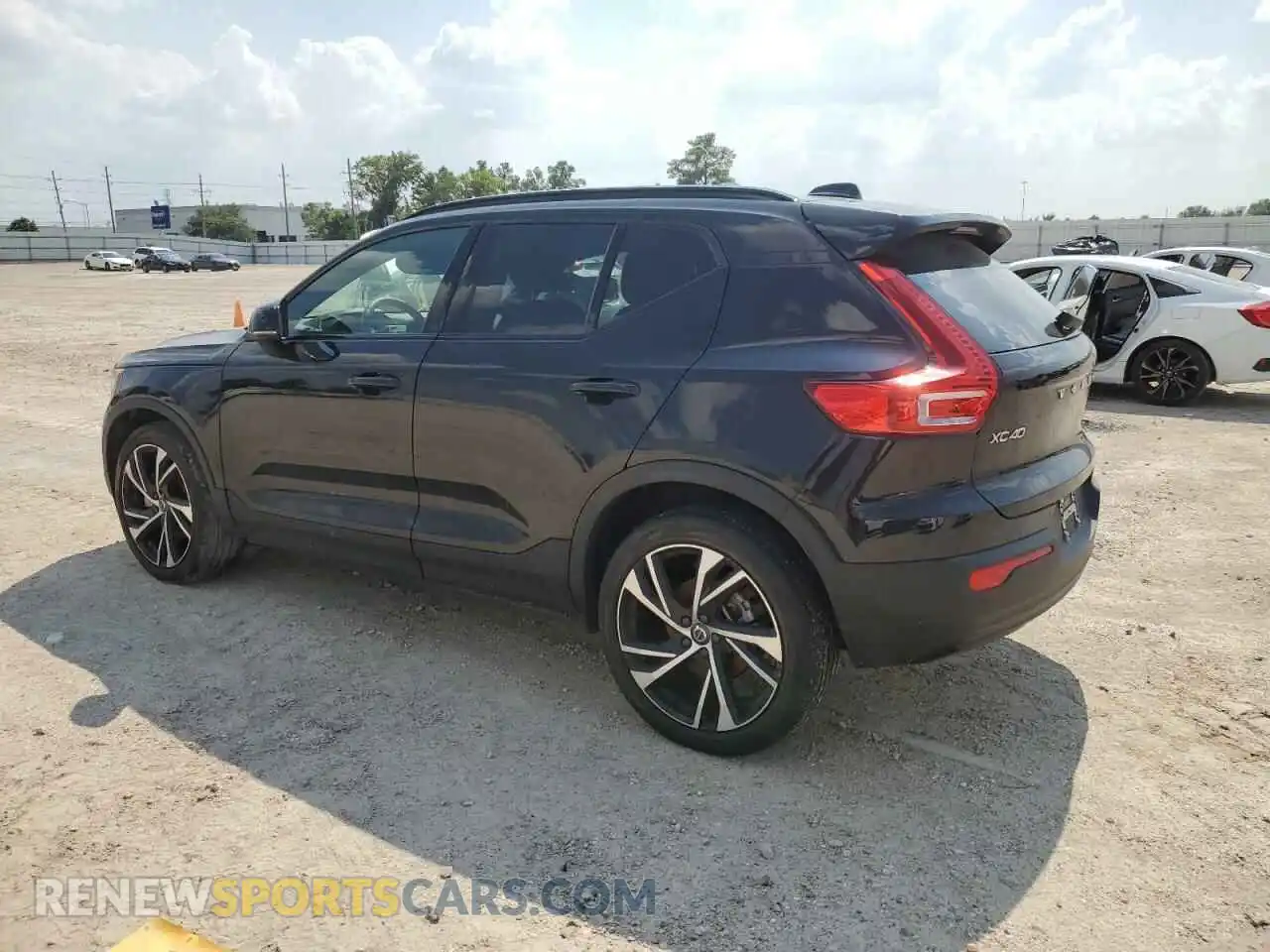 2 Photograph of a damaged car YV4162UM4M2493829 VOLVO XC40 2021