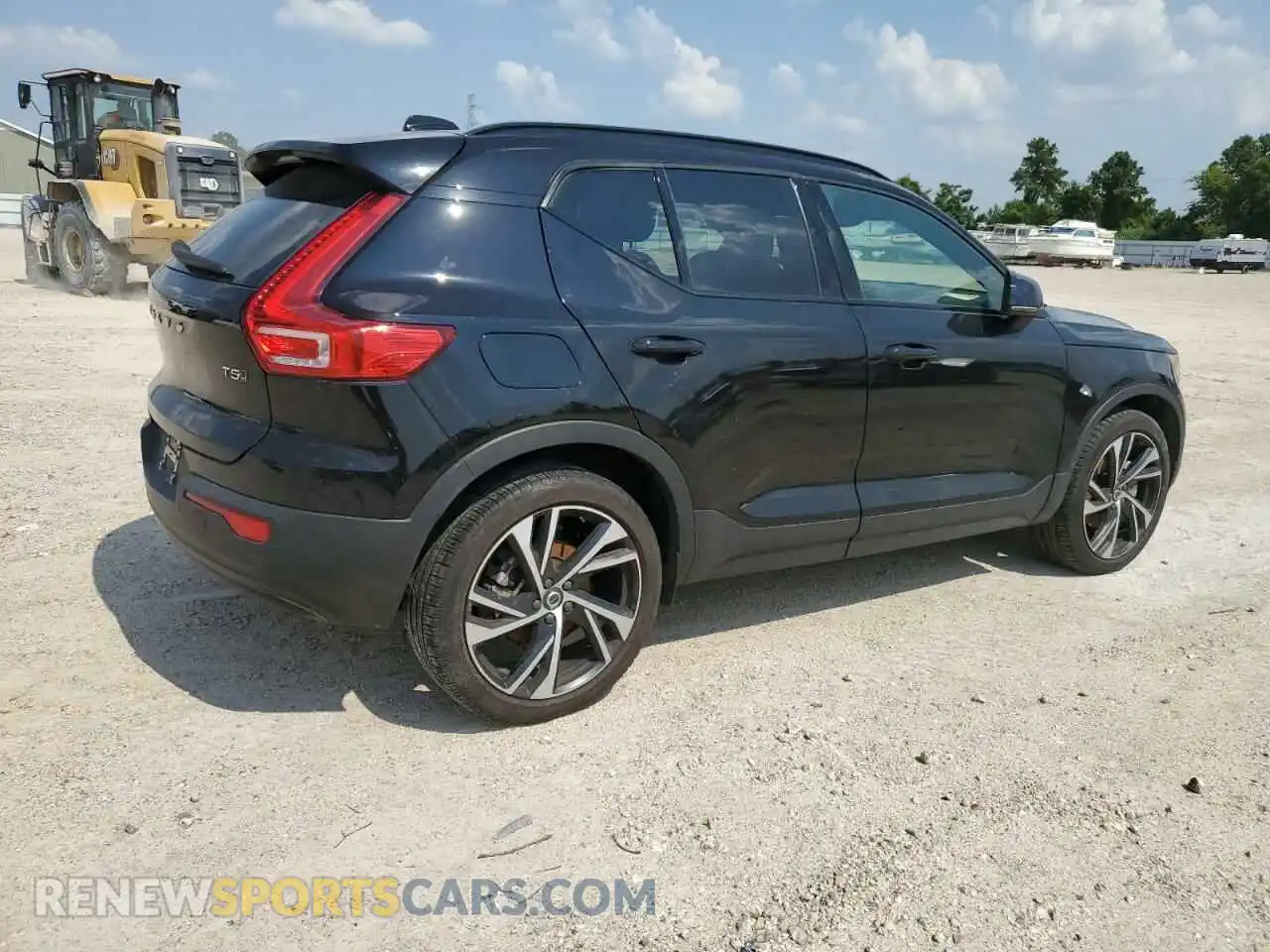 3 Photograph of a damaged car YV4162UM4M2493829 VOLVO XC40 2021