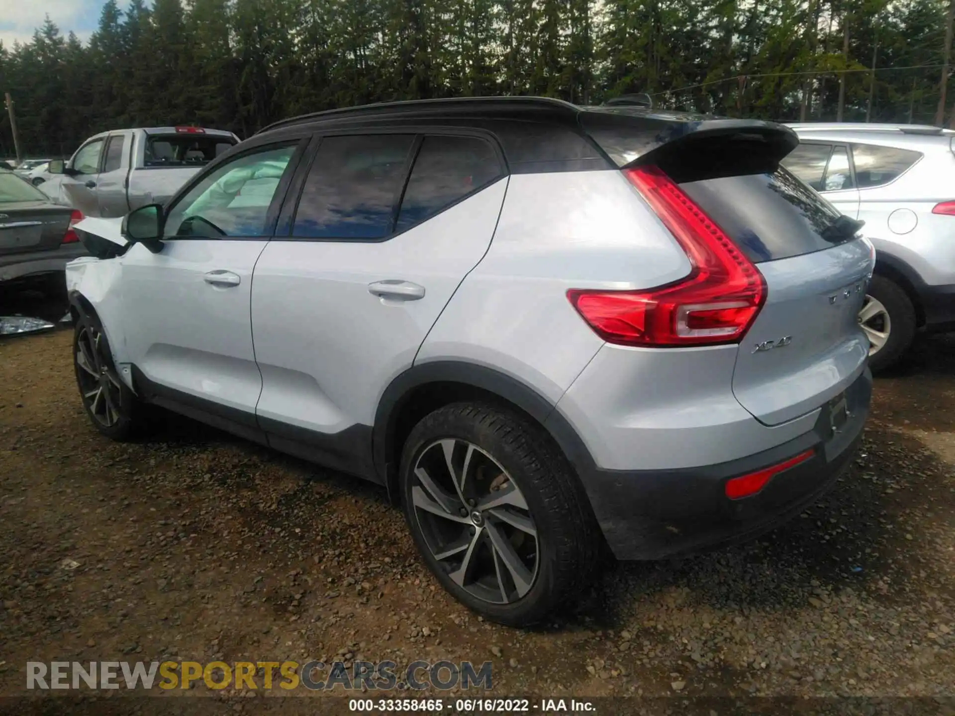 3 Photograph of a damaged car YV4162UM4M2505445 VOLVO XC40 2021