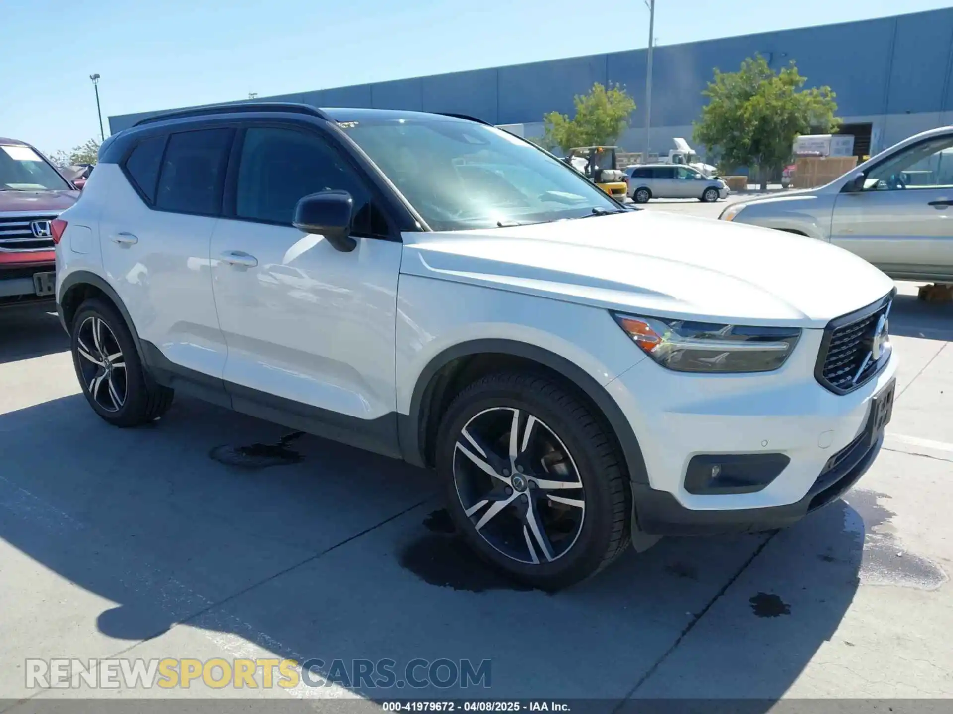 1 Фотография поврежденного автомобиля YV4162UM5M2395943 VOLVO XC40 2021