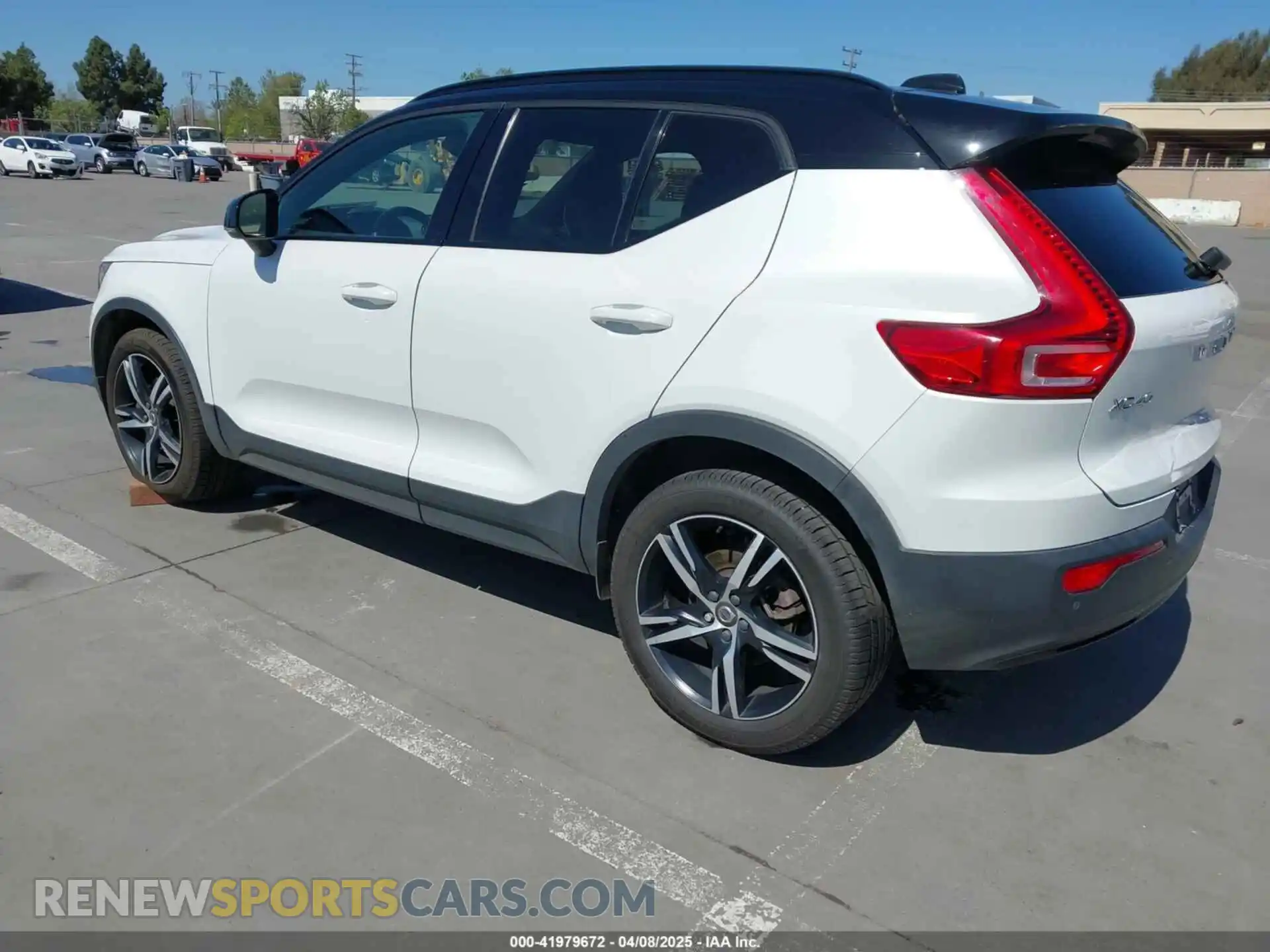 3 Фотография поврежденного автомобиля YV4162UM5M2395943 VOLVO XC40 2021