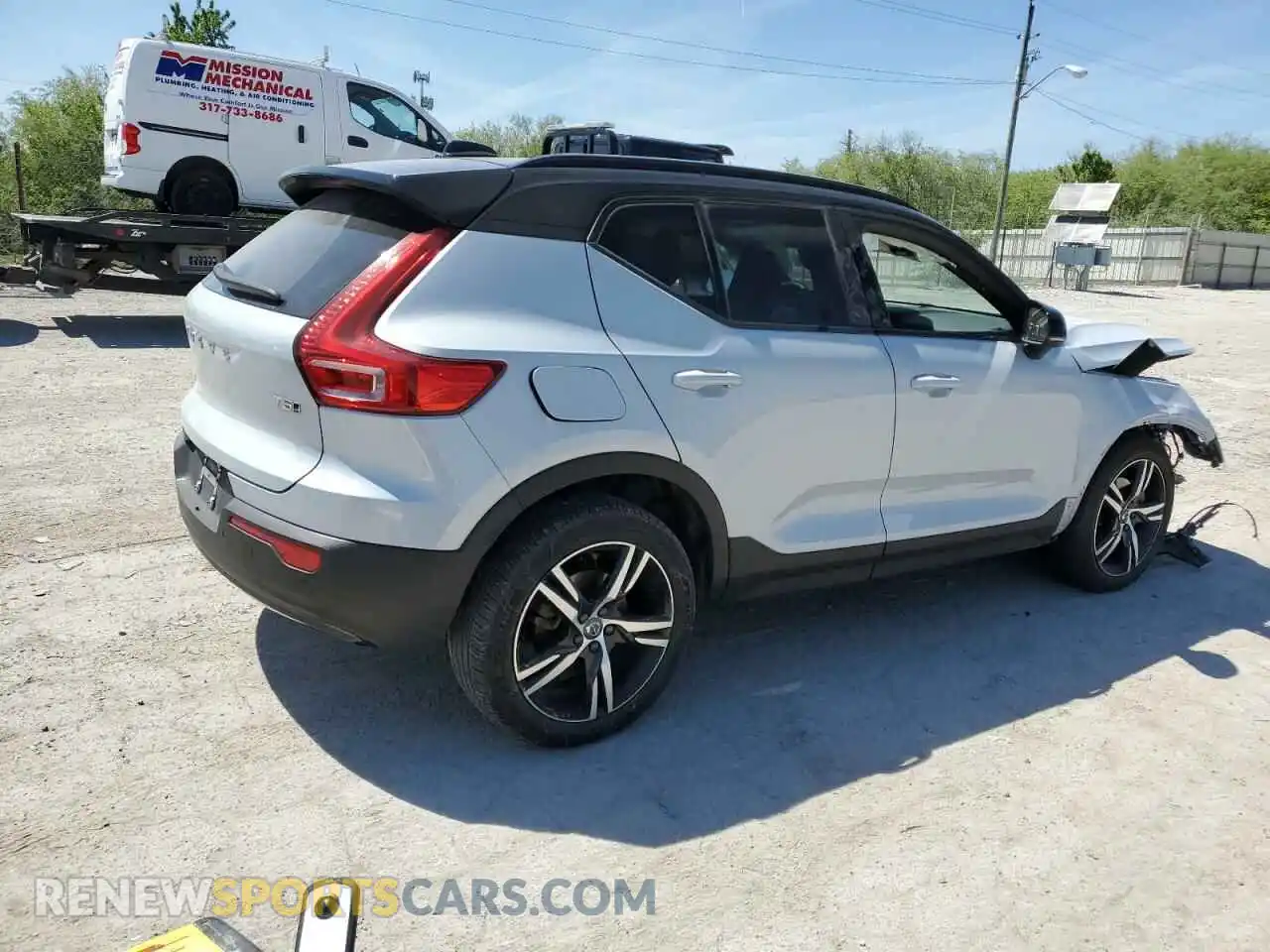 3 Photograph of a damaged car YV4162UM5M2433137 VOLVO XC40 2021