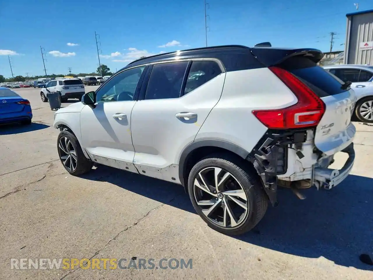 2 fotografías del automóvil dañado YV4162UM5M2462198 VOLVO XC40 2021