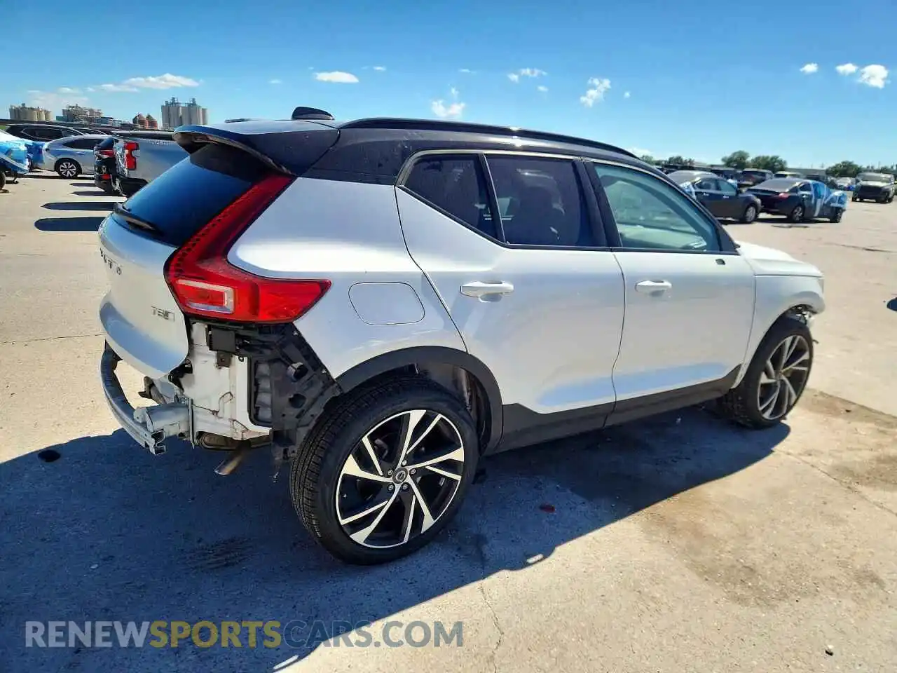 3 fotografías del automóvil dañado YV4162UM5M2462198 VOLVO XC40 2021