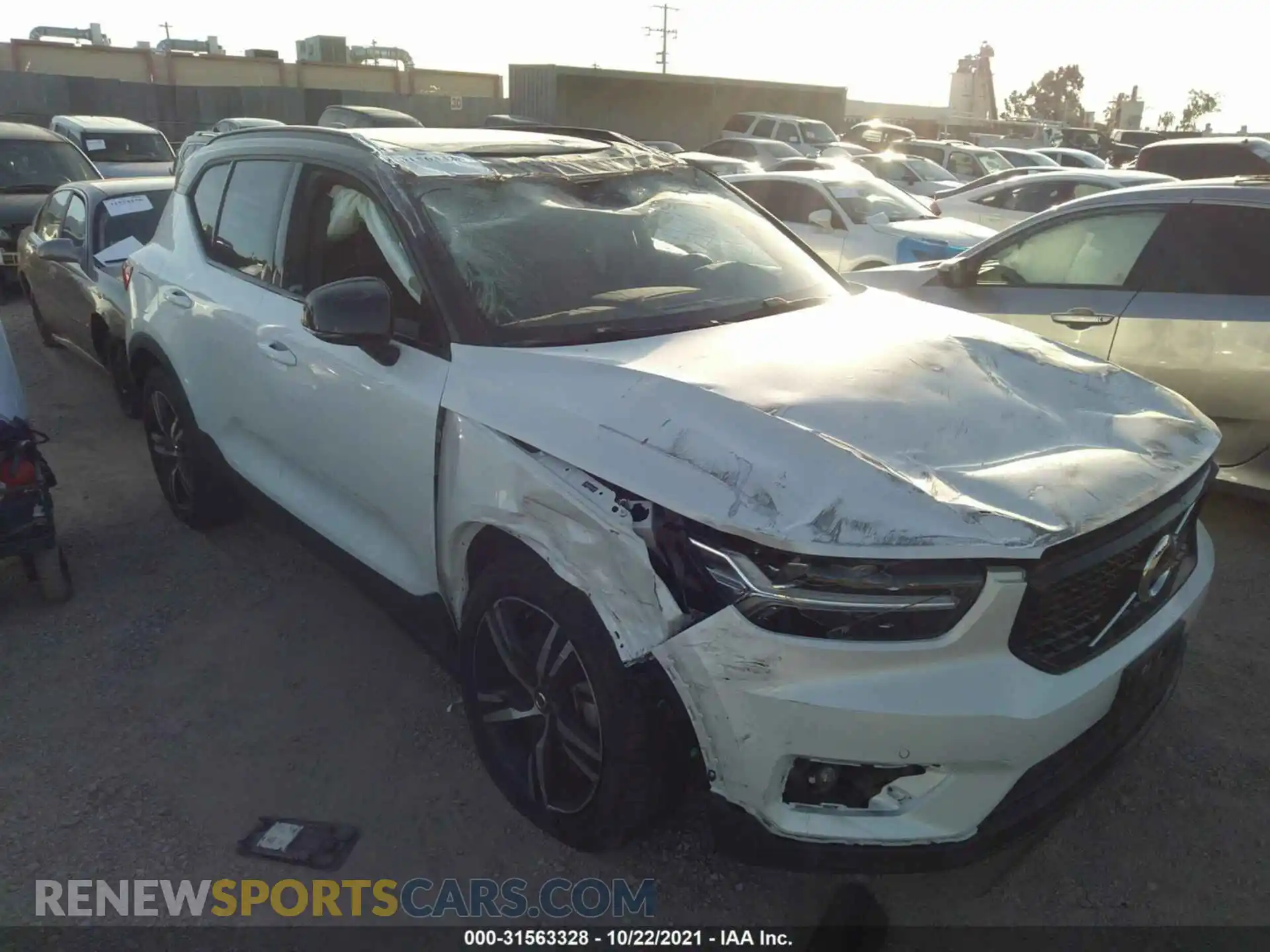 1 Photograph of a damaged car YV4162UM5M2577433 VOLVO XC40 2021