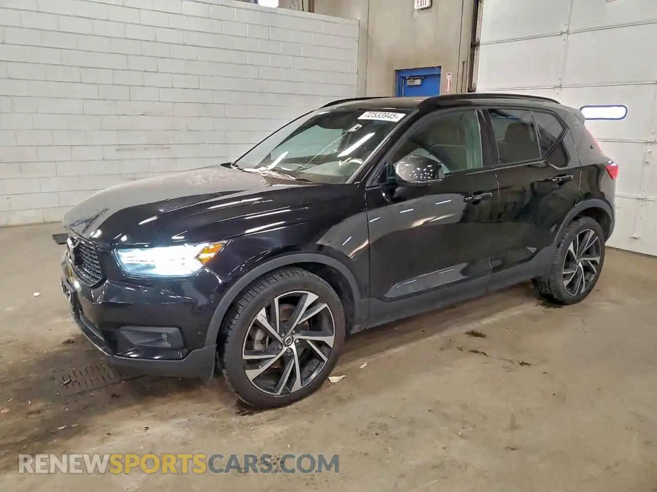1 Photograph of a damaged car YV4162UM5M2581806 VOLVO XC40 2021