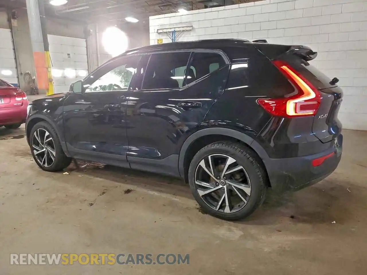 2 Photograph of a damaged car YV4162UM5M2581806 VOLVO XC40 2021