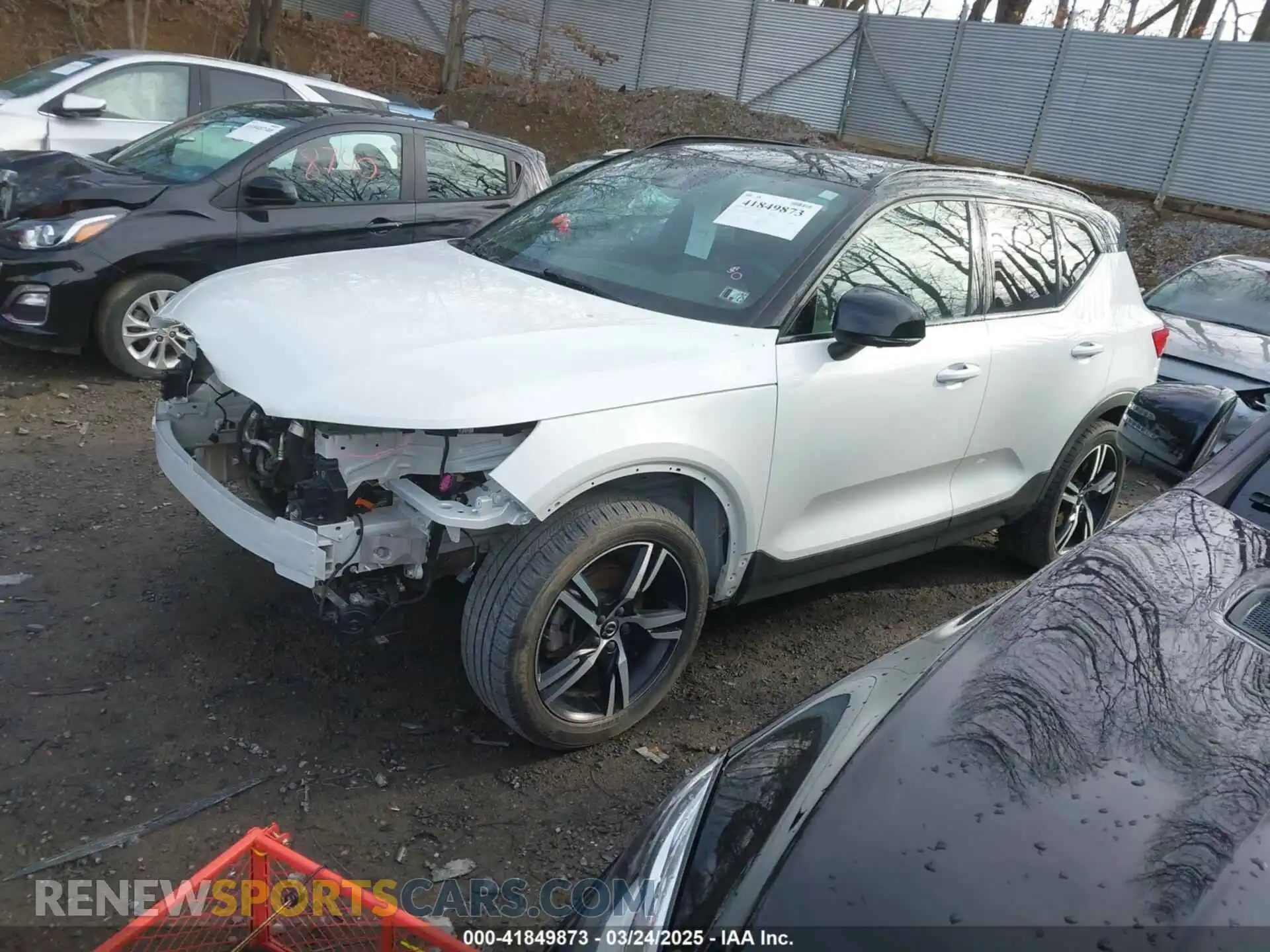 2 Photograph of a damaged car YV4162UM6M2402320 VOLVO XC40 2021