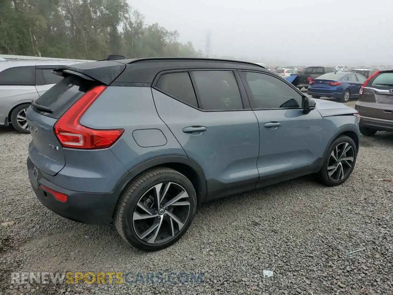 3 Photograph of a damaged car YV4162UM6M2440467 VOLVO XC40 2021