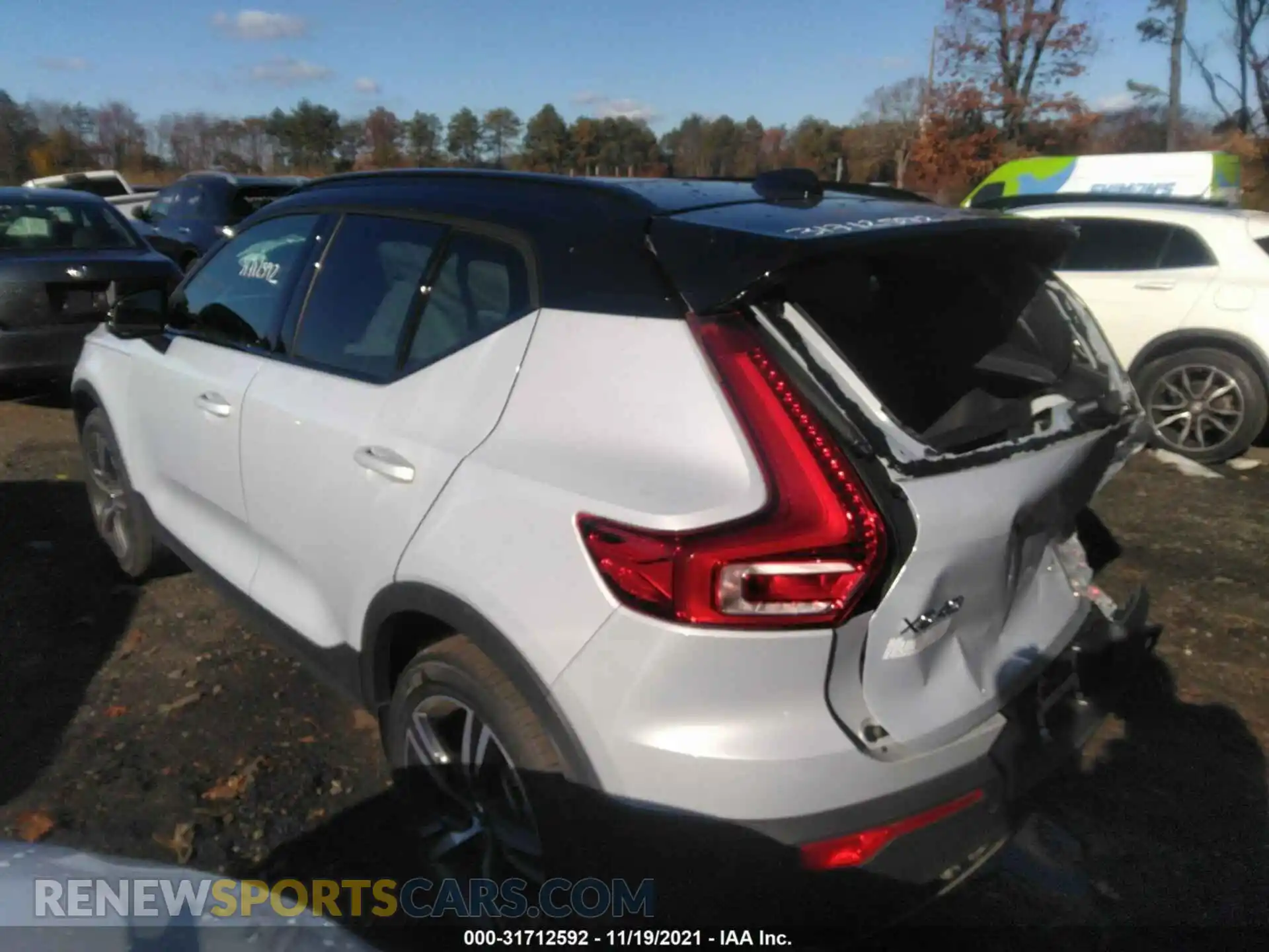3 Photograph of a damaged car YV4162UM6M2468236 VOLVO XC40 2021