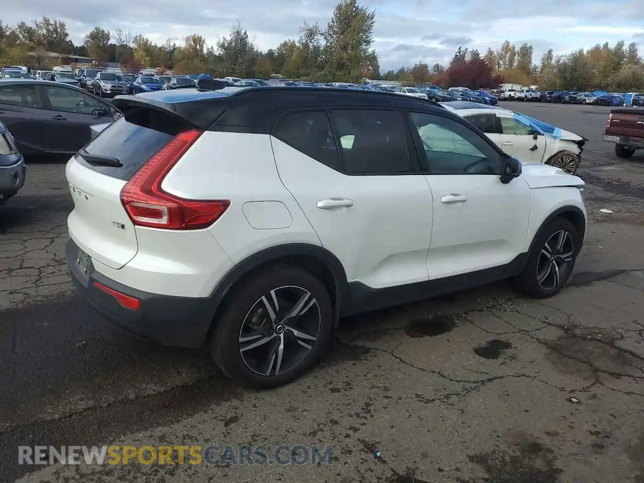 3 Фотография поврежденного автомобиля YV4162UM6M2547969 VOLVO XC40 2021