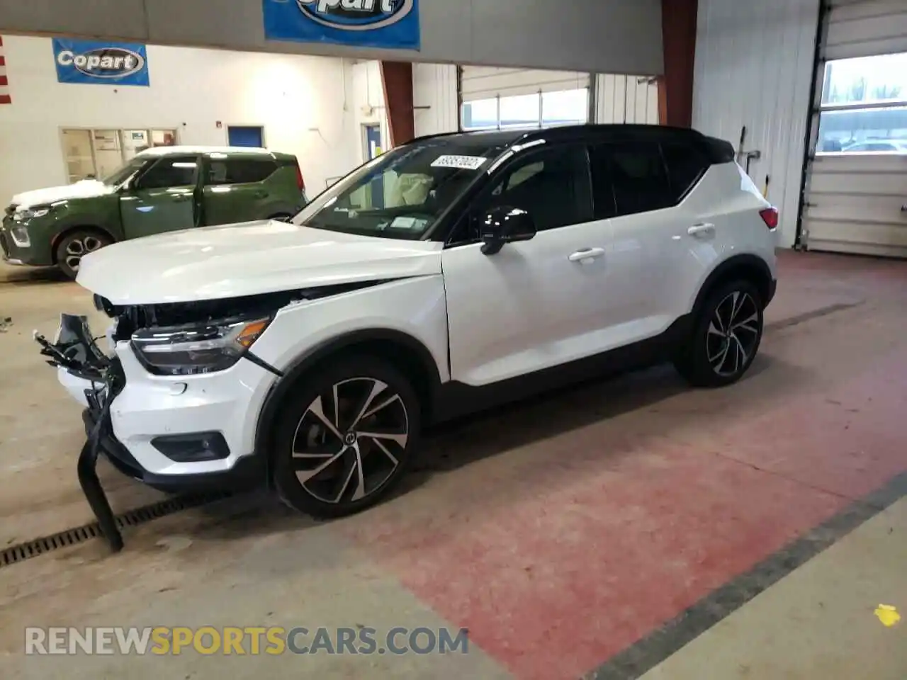 1 Photograph of a damaged car YV4162UM7M2436802 VOLVO XC40 2021