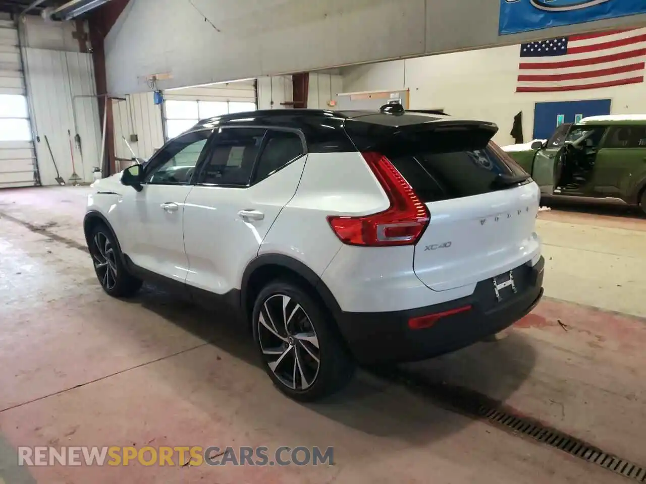 2 Photograph of a damaged car YV4162UM7M2436802 VOLVO XC40 2021