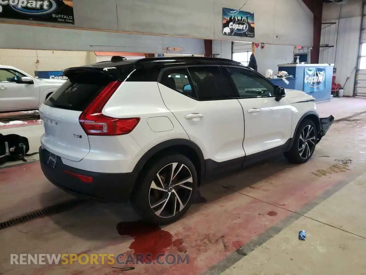 3 Photograph of a damaged car YV4162UM7M2436802 VOLVO XC40 2021