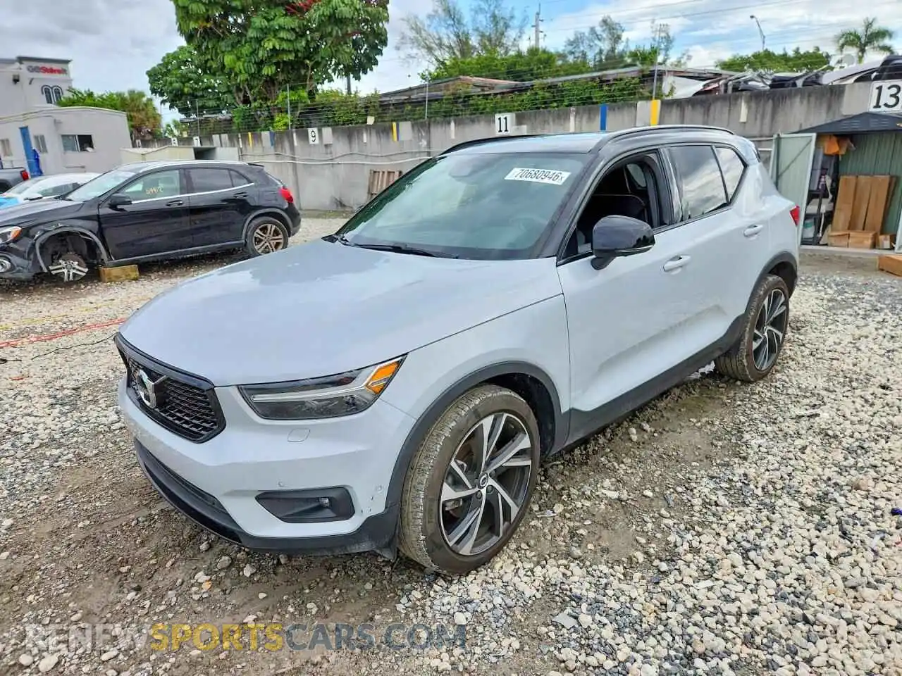 1 Photograph of a damaged car YV4162UM7M2482856 VOLVO XC40 2021